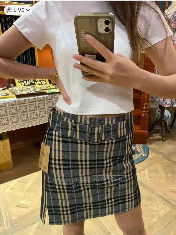 Burberry Burberry M Size Navy Plaid Skirt. Size 27" / US 4 / IT 40 - 6 Thumbnail