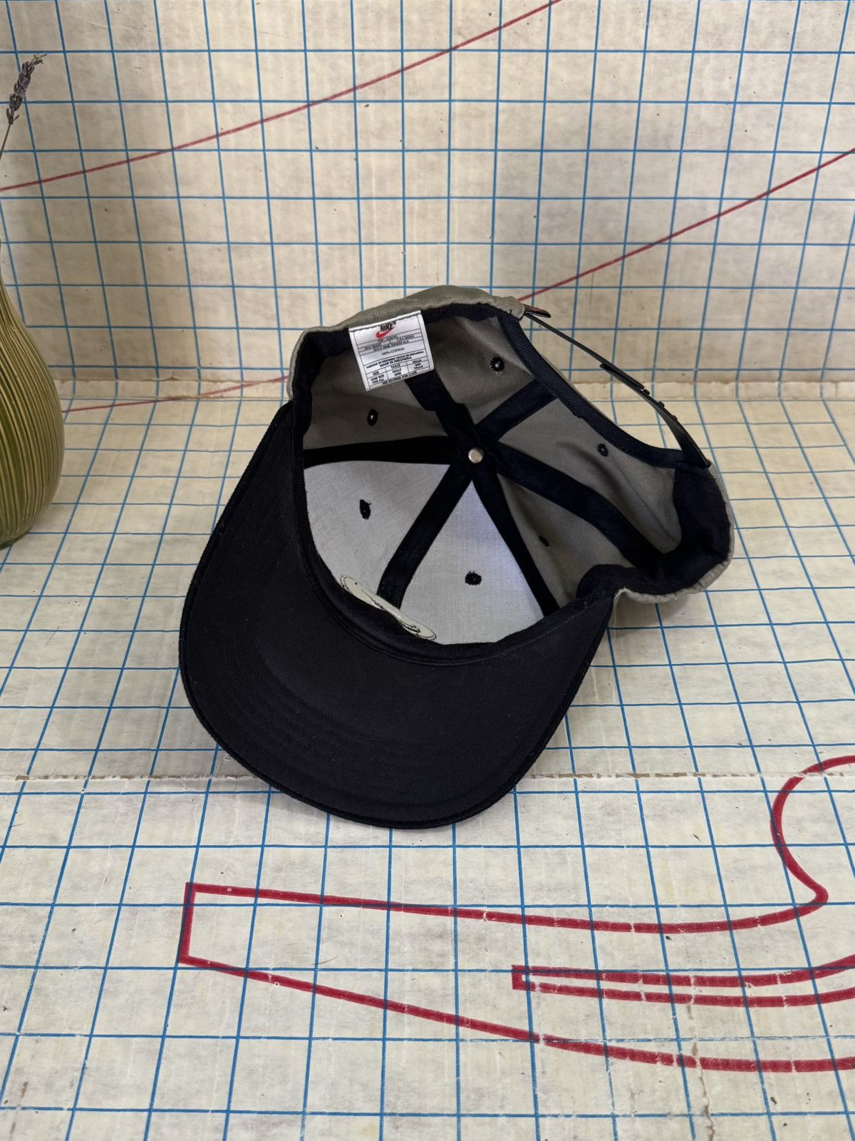 Nike Vintage 90’s White Tag Nike Beige and Black Snap Back Hat Size ONE SIZE - 7 Thumbnail