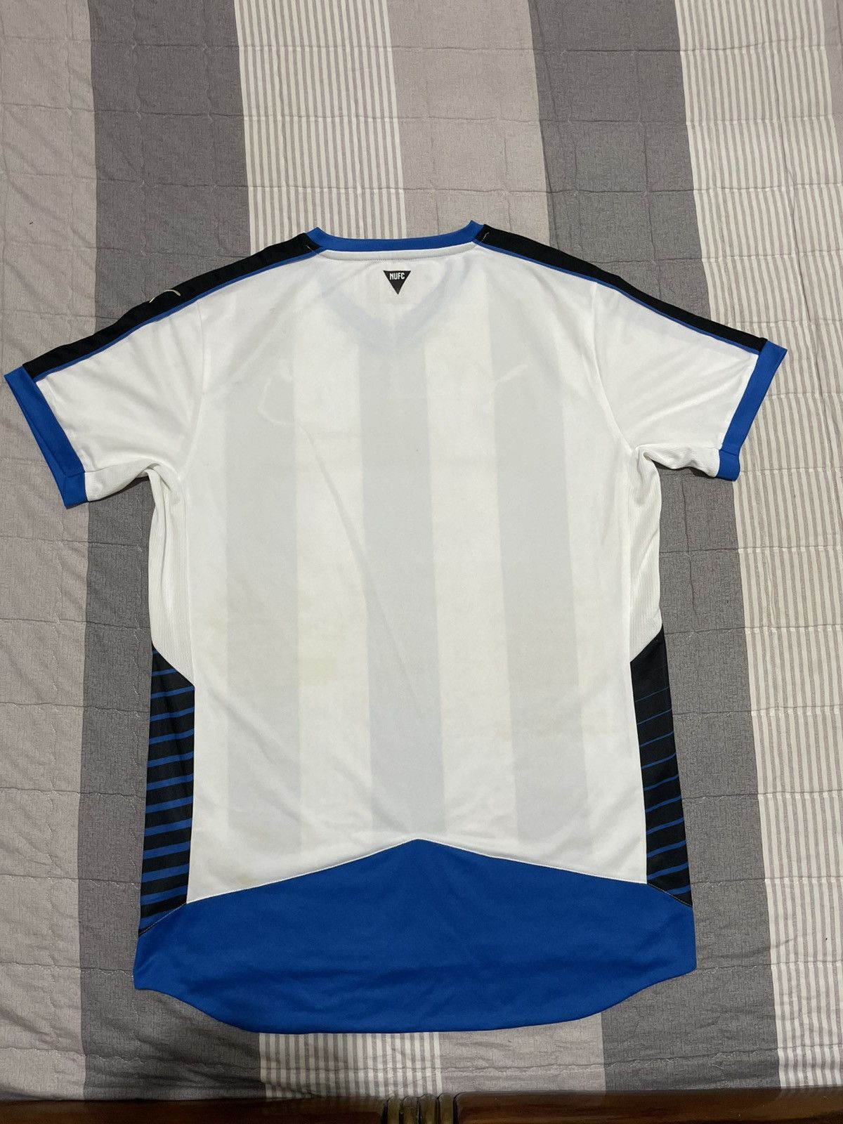 Puma Newcastle united Size US M / EU 48-50 / 2 - 3 Thumbnail