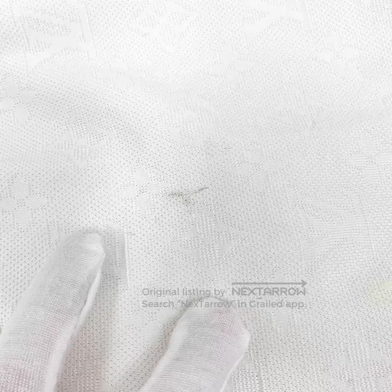 Louis Vuitton Louis Vuitton White logo full dark print cotton round neck Size US S / EU 44-46 / 1 - 9 Thumbnail
