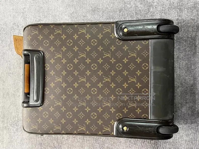Louis Vuitton Louis Vuitton Travel Luggage Carry. Size ONE SIZE - 4 Thumbnail