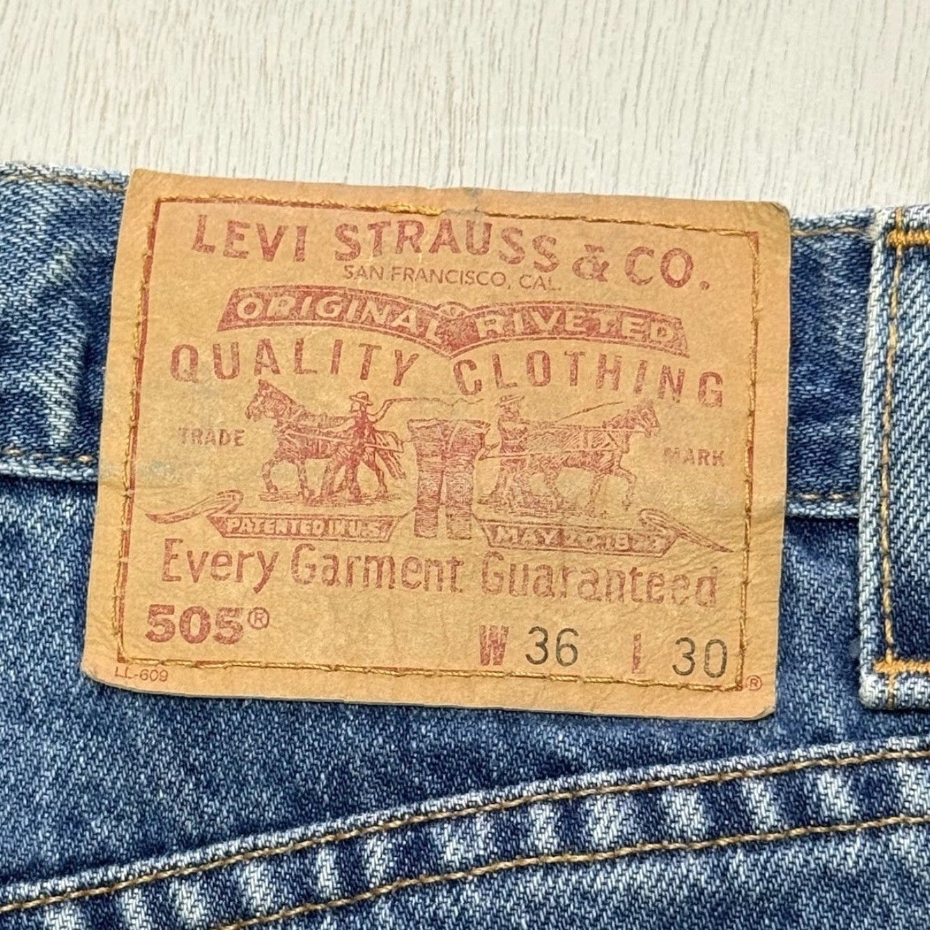 Levi's VINTAGE Levi’s 505 Jeans Mens 36x30 Regular High Rise Straight Blue Medium Wash 90s Logo 5-Pocket Mens Size US 36 / EU 52 - 4 Thumbnail