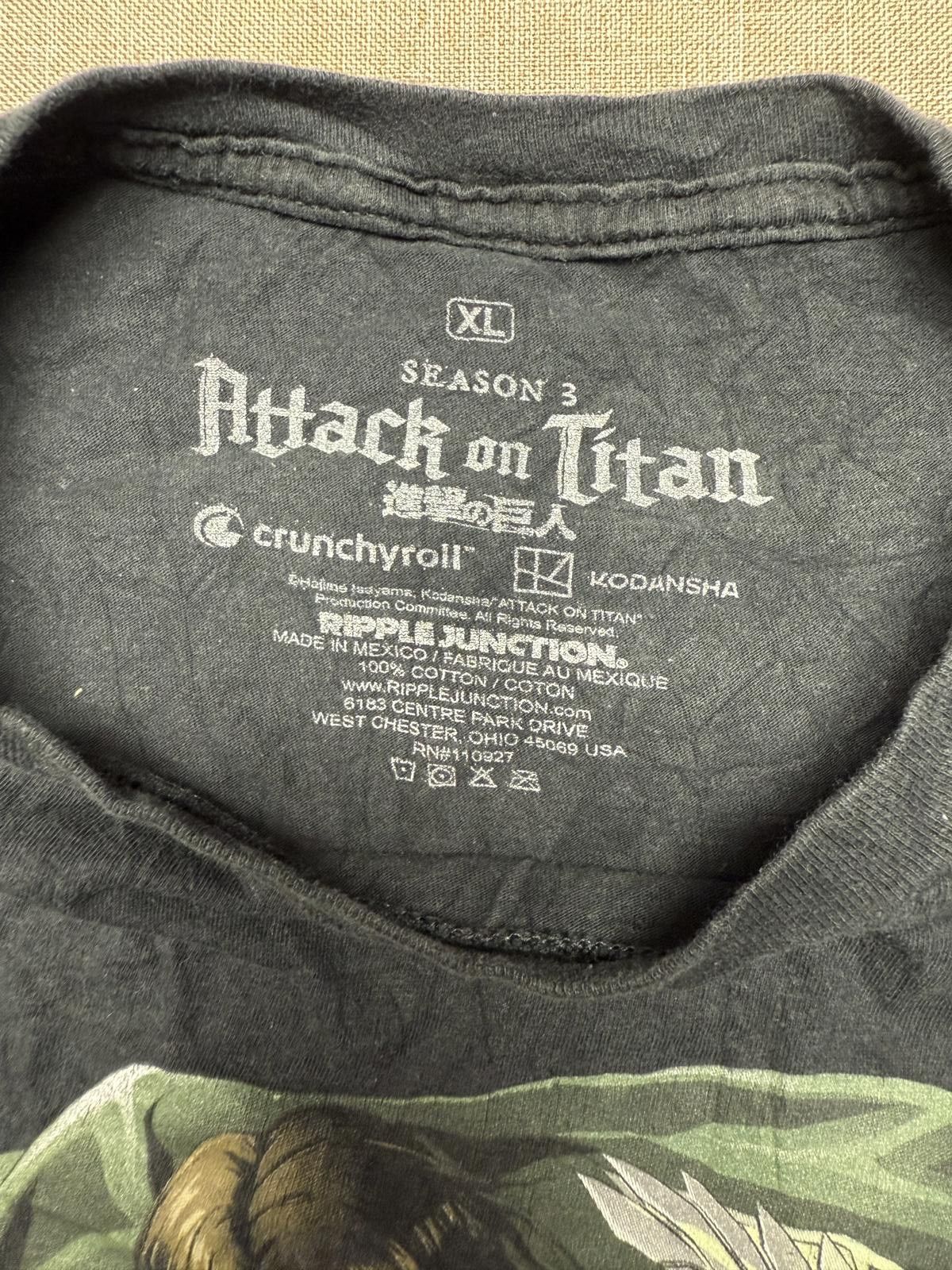 Other Vintage Look Attack on Titan Anime Graphic Tee Size US L / EU 52-54 / 3 - 3 Thumbnail