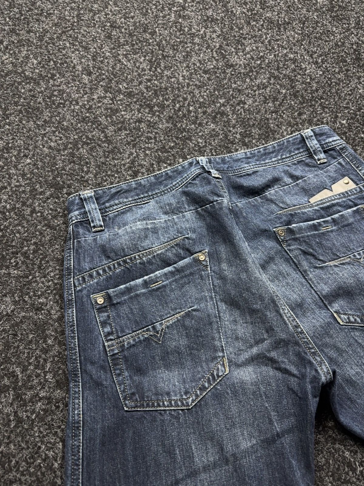 Diesel Luxury 00s Diesel Darron Distressed Y2K Slim Tapered Jeans Size US 33 - 16 Thumbnail