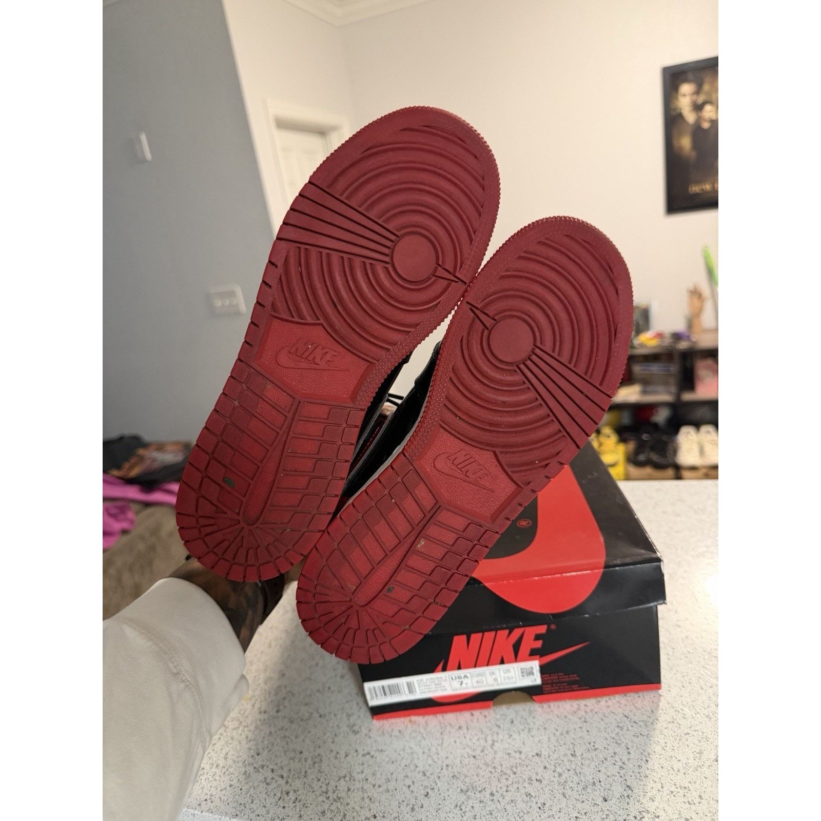 Jordan Brand × Nike Nike Air Jordan 1 Retro High OG Patent Bred (GS) 575441-063 Size US 7 / EU 40 - 7 Thumbnail
