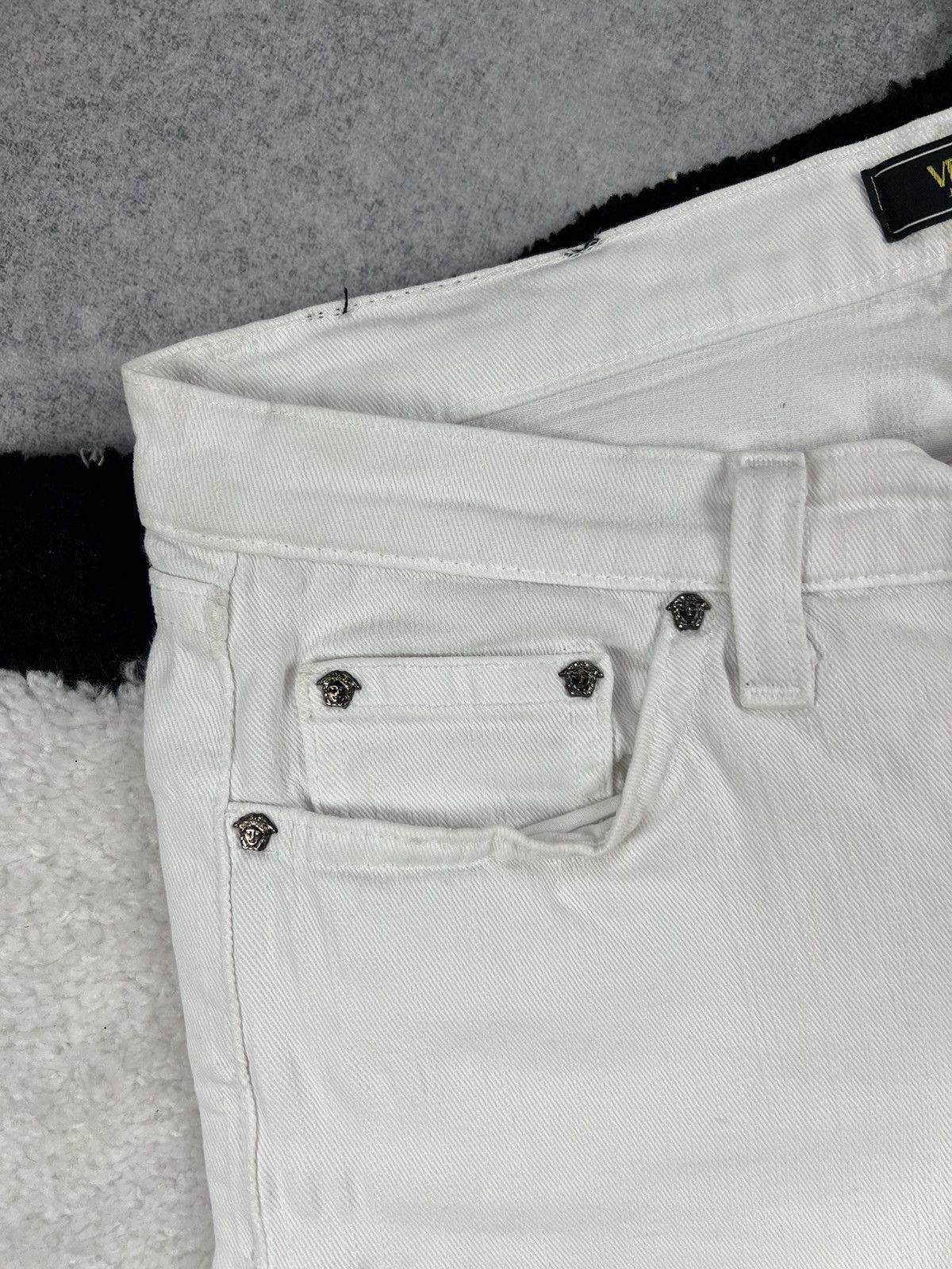 Versace Jeans Couture Vintage Versace Couture Italy Y2K White Flared Jeans Denim Size 26" / US 2 / IT 38 - 7 Thumbnail