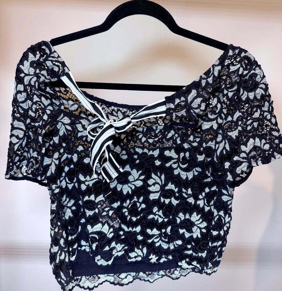 French Connection Stylish French Connection Lace Crop Top Size L / US 10 / IT 46 - 2 Thumbnail