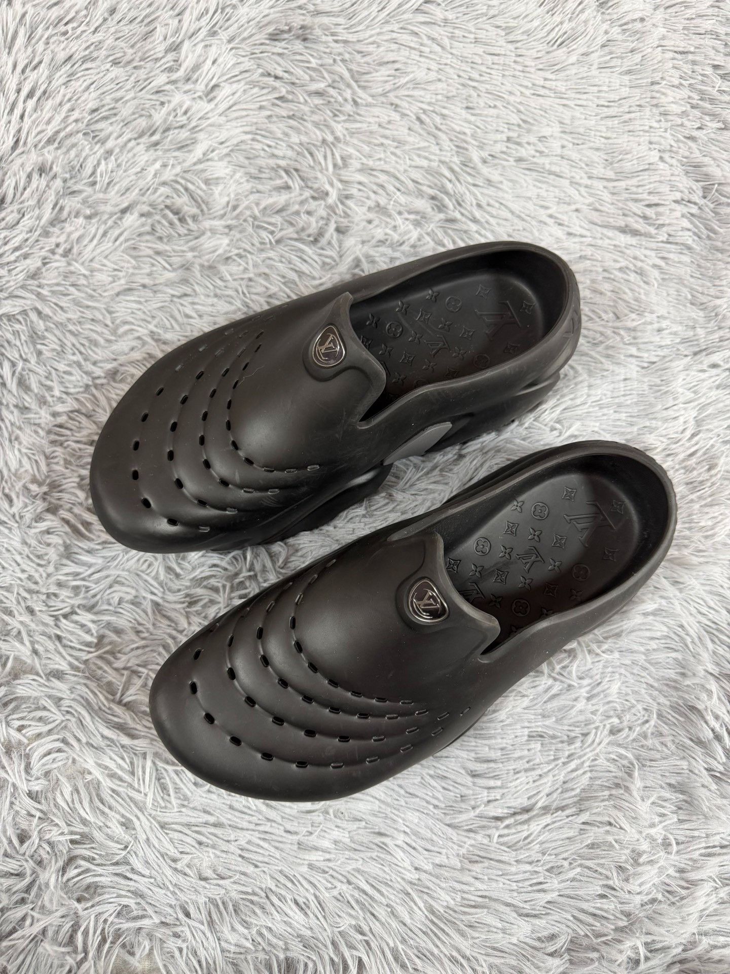 Louis Vuitton Louis Vuitton Shark Black Sandals 11 Men Size US 11 / EU 44 - 1 Thumbnail