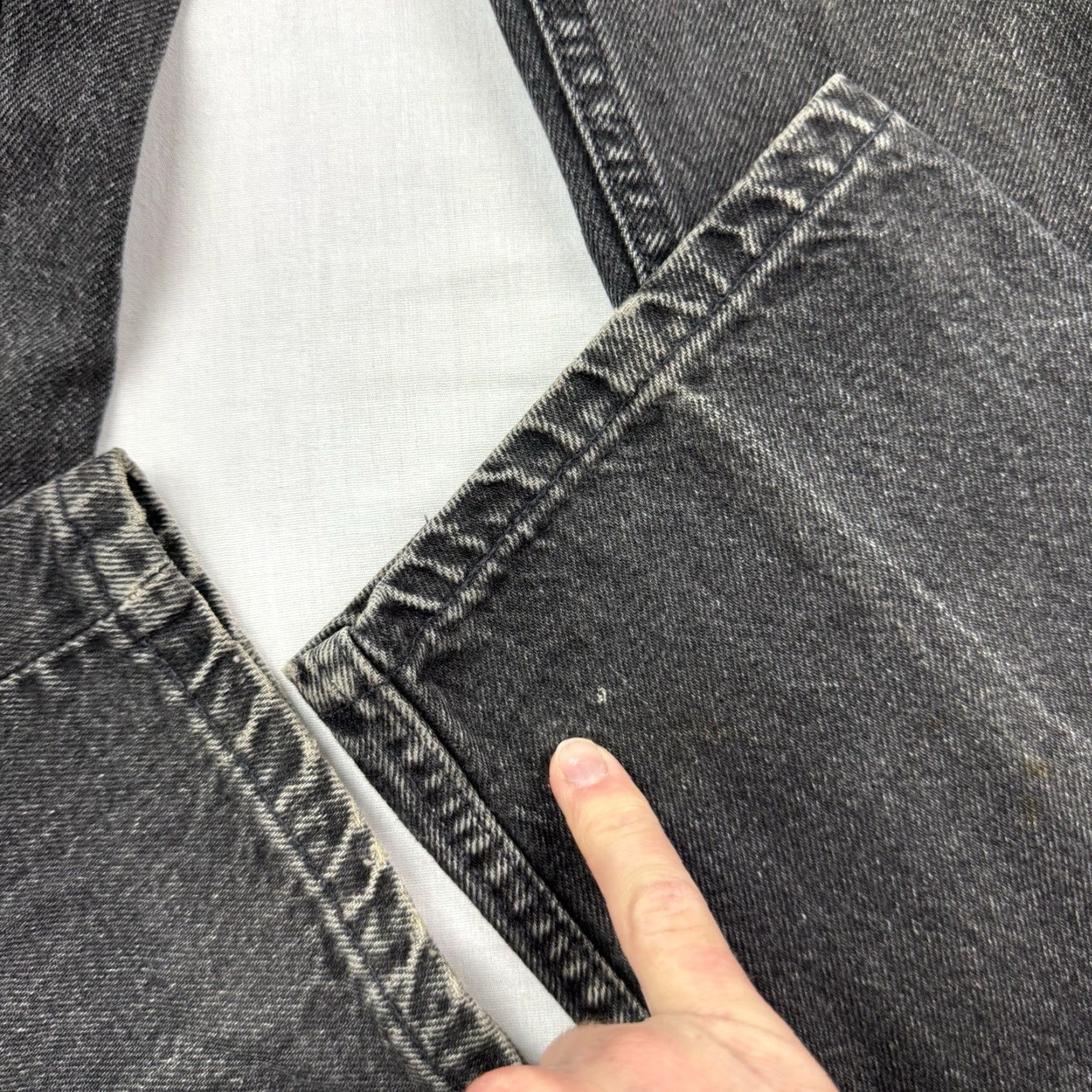 Levi's VINTAGE Levi's 550 Jeans Adult 36x34 Relaxed Tapered Leg Made In USA Pants Black Denim Cotton Jeans 90s USA Mens Size US 36 / EU 52 - 3 Thumbnail