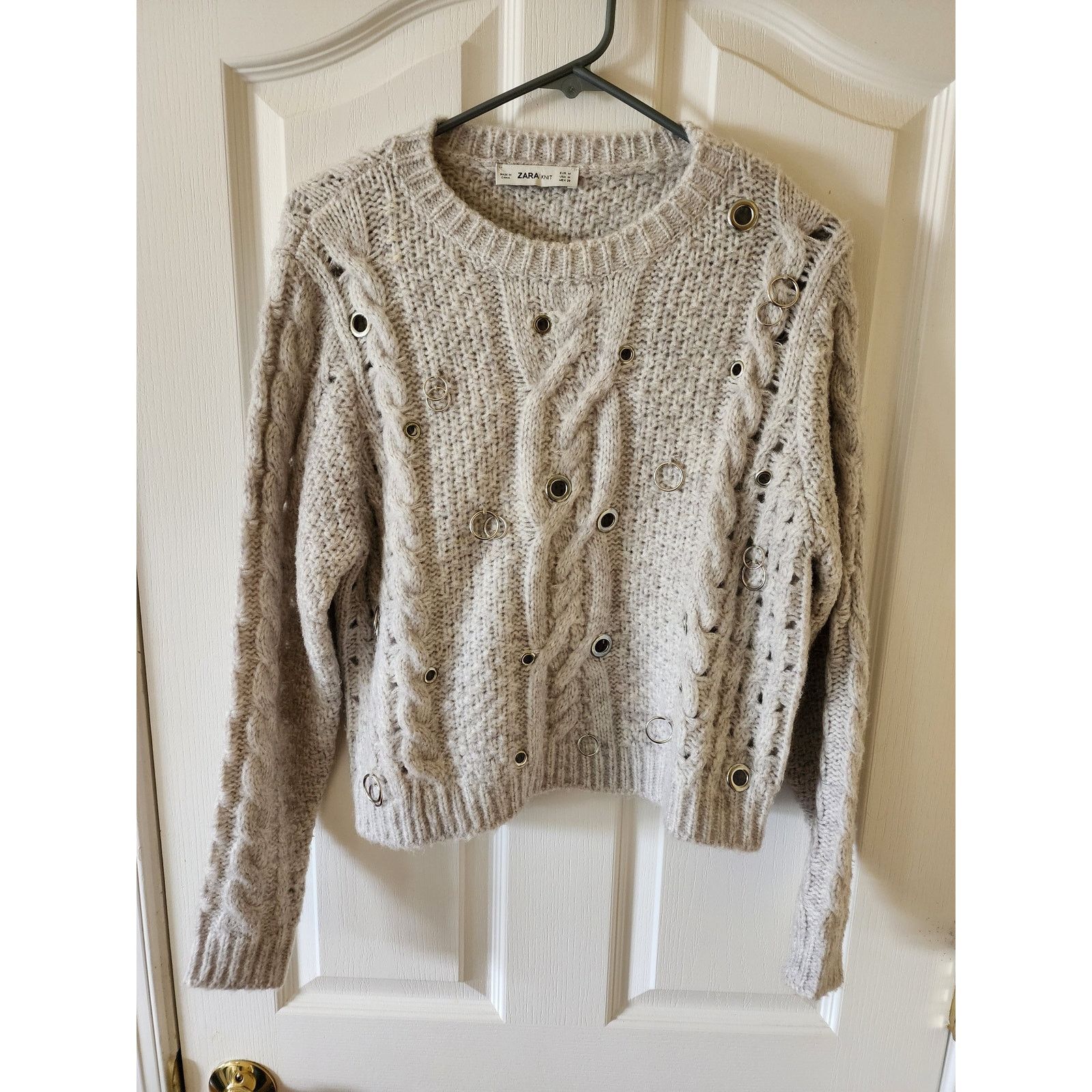 Zara Zara Cable Knit Sweater w/ Metal Accents Size M Gray Crew Size M / US 6-8 / IT 42-44 - 1 Thumbnail