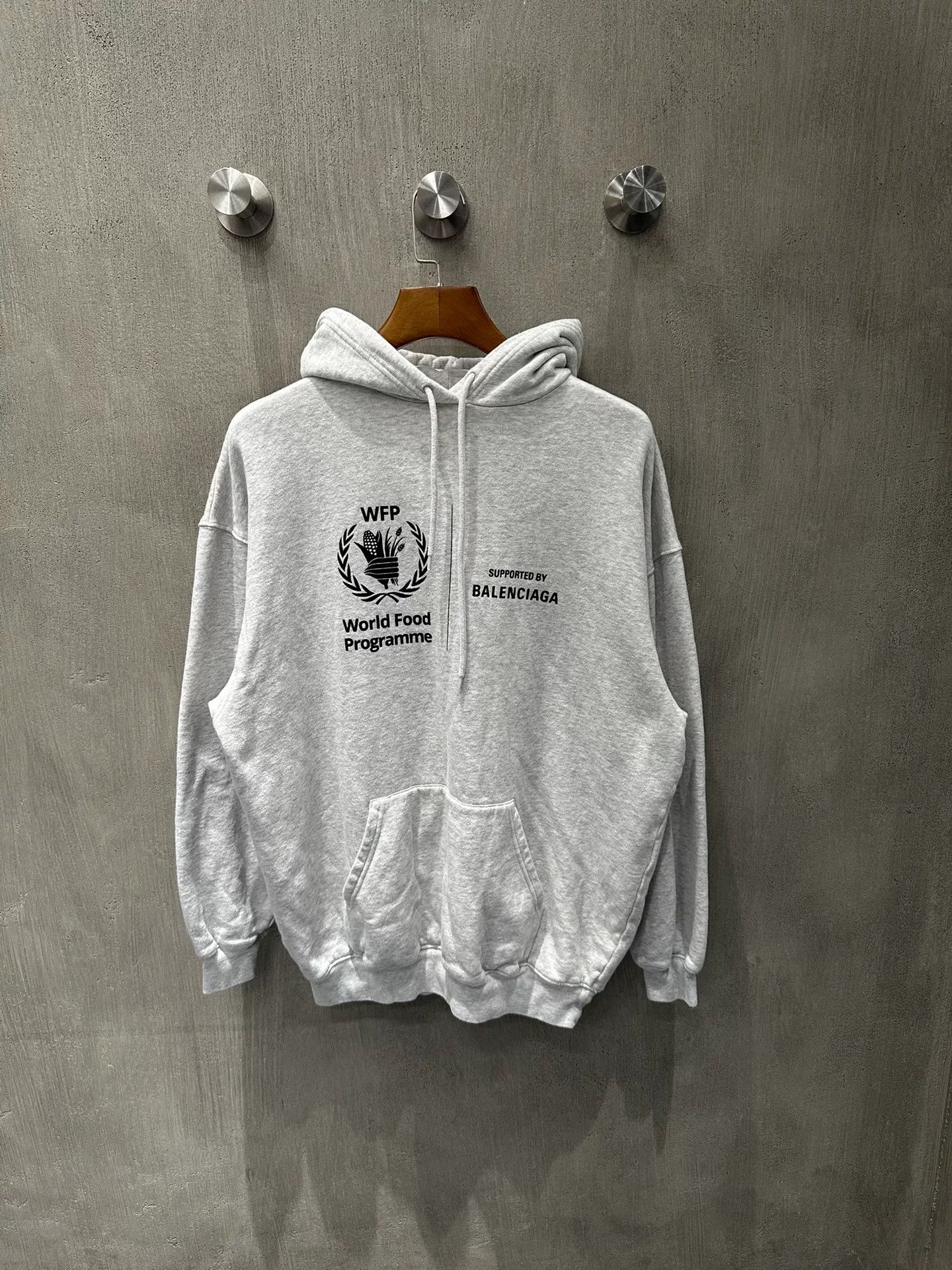 Balenciaga Balenciaga WFP Charity Hoodie Size US XS / EU 42 / 0 - 1 Thumbnail