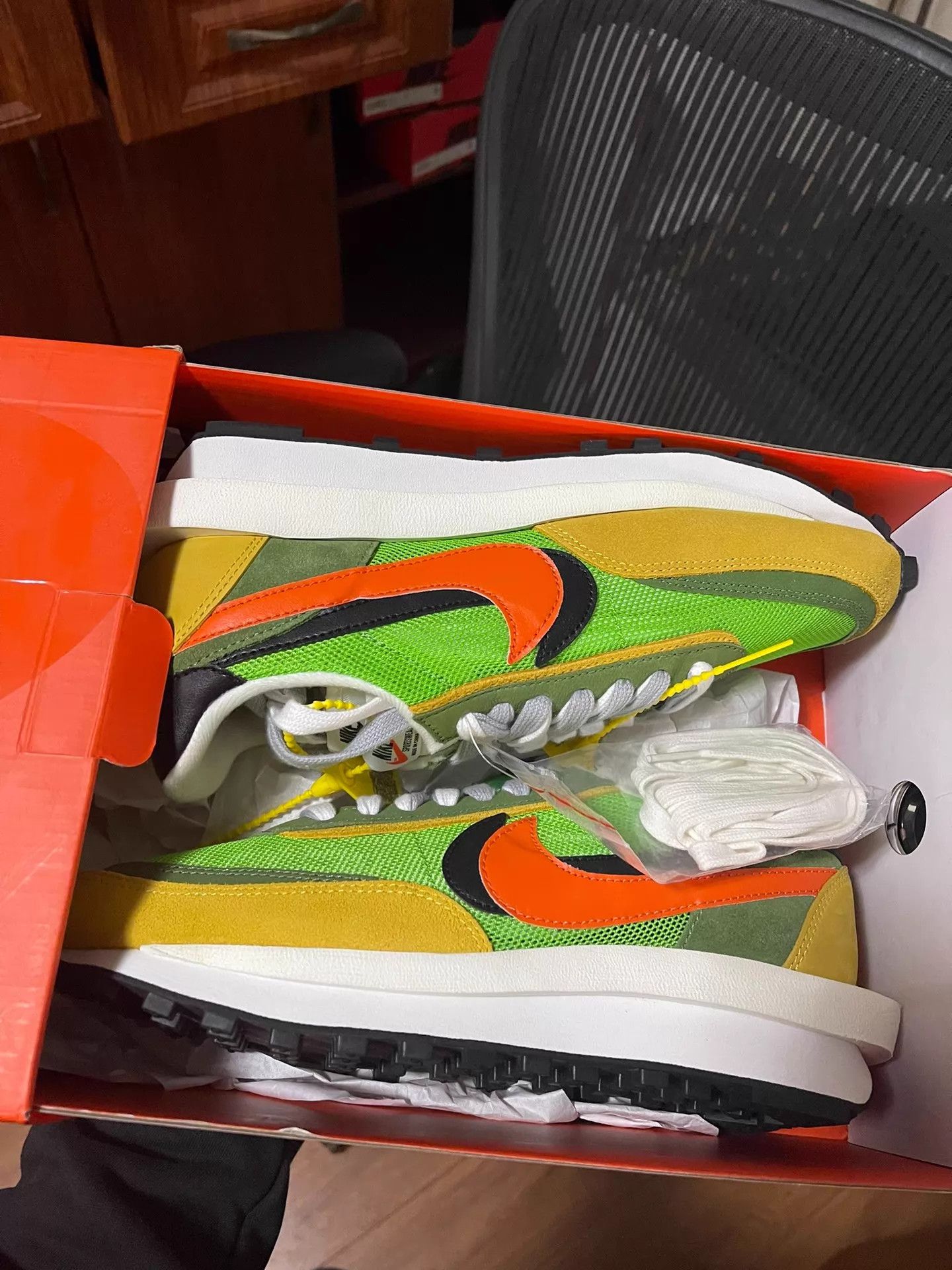 Nike Sacai x Nike LDV Waffle OG White Green 42.5 BNIB Size US 9.5 / EU 42-43 - 2 Thumbnail