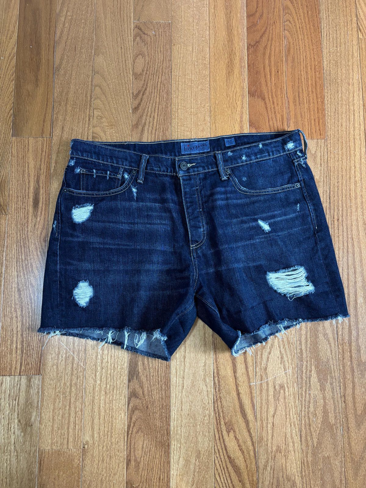 Lucky Brand Lucky Brand Boyfriend Short Distressed Denim Shorts Size 14 Size 34" / US 12 / IT 48 - 1 Thumbnail