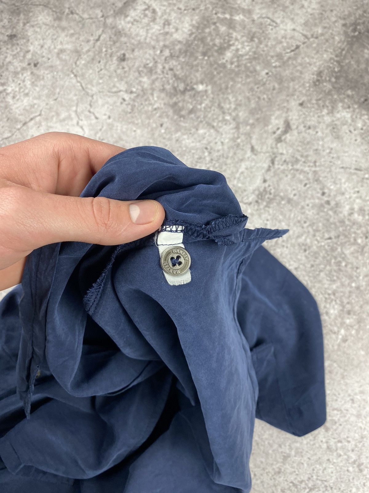 Oakley × Vintage Rare Vintage Oakley Metal Logo Wide Shirt Size US S / EU 44-46 / 1 - 6 Thumbnail
