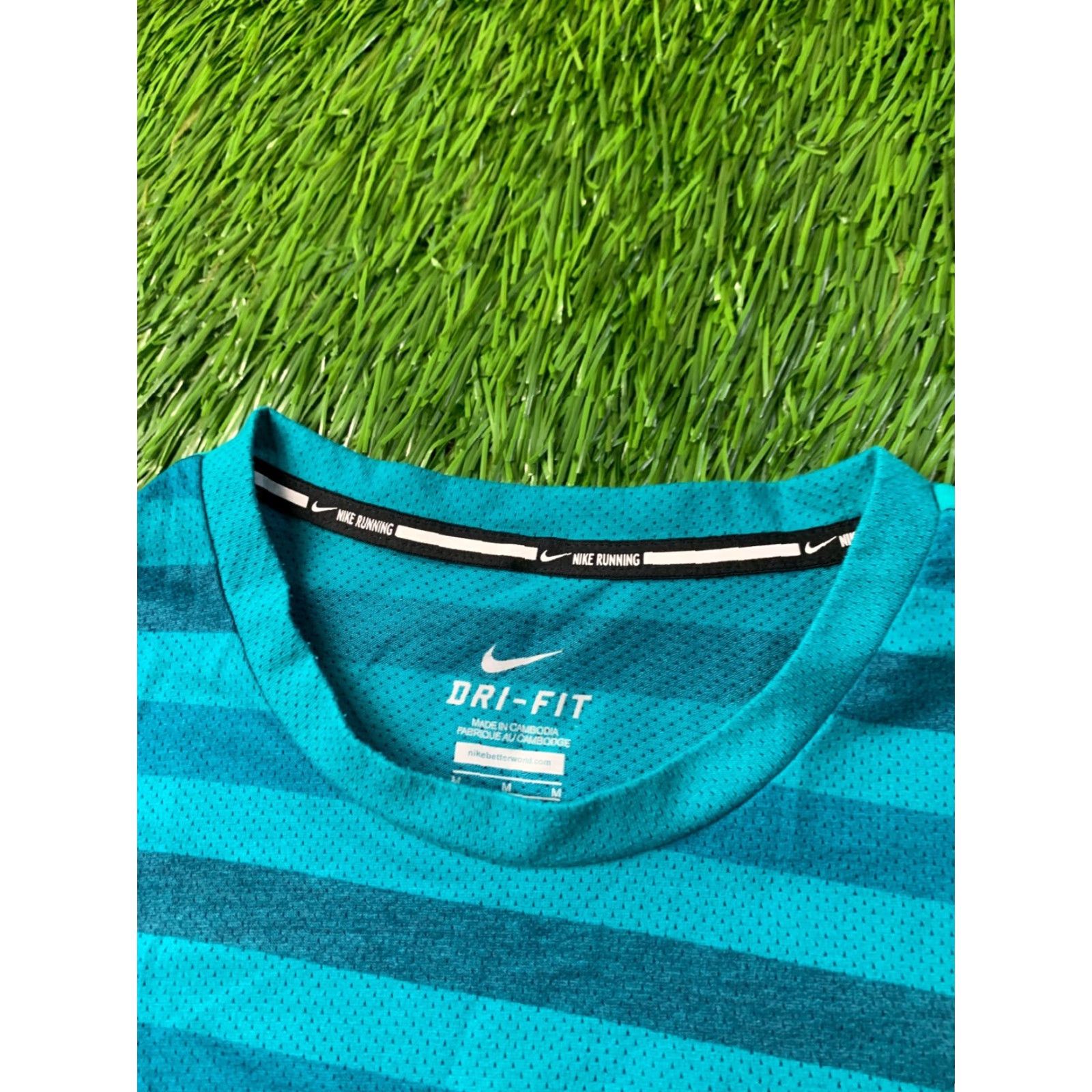 Nike Nike Running Shirt Mens M Green Jersey 2015 T-Shirt Short Sleeve Crew Neck Classic Fit 60cm 48cm Pit to Pit Size US M / EU 48-50 / 2 - 4 Thumbnail