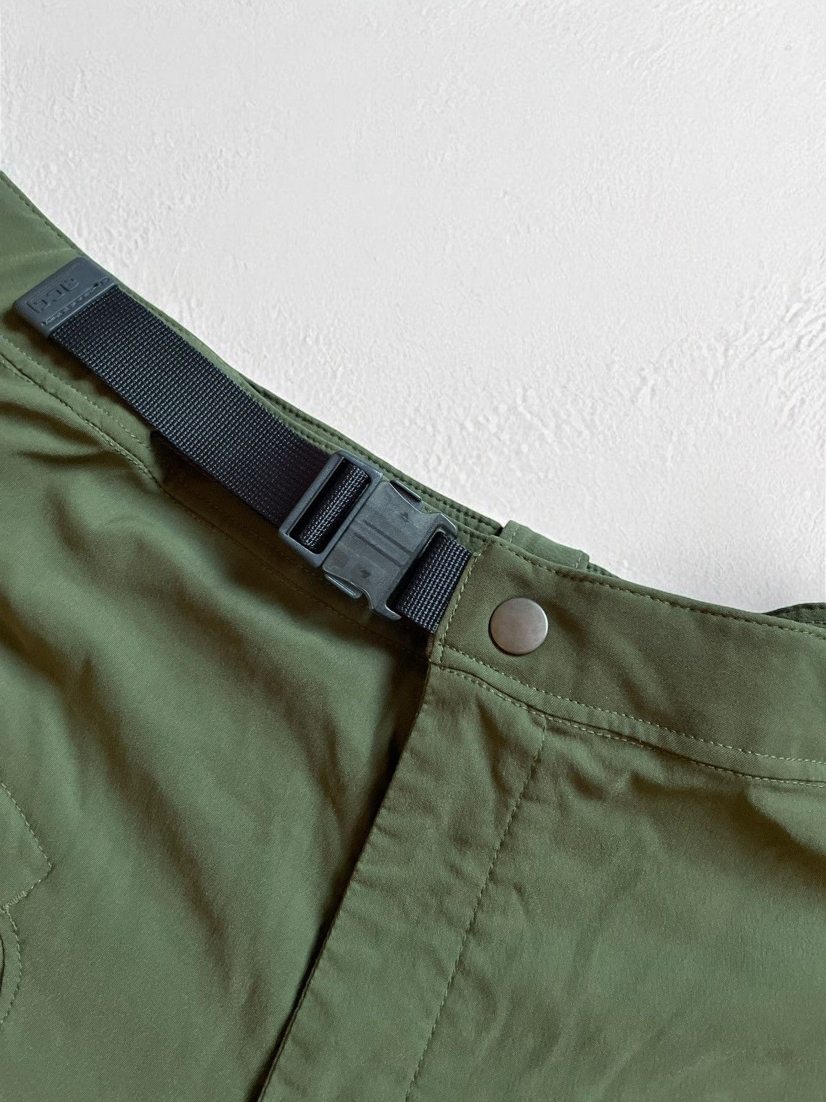 Nike ACG × Vintage OFFER!🫵🏻 NIKE ACG BIG LOGO CARGO POCKE SHORTS BERMUDA VINTAGE Size US 34 / EU 50 - 7 Thumbnail