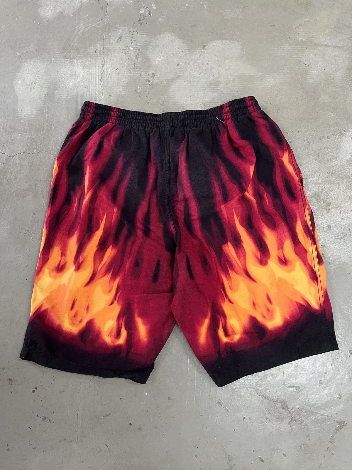 Airwalk Y2K Flame Airwalk Eric Emanuel Prada Palm Angels Style Short Size US 32 / EU 48 - 1 Thumbnail