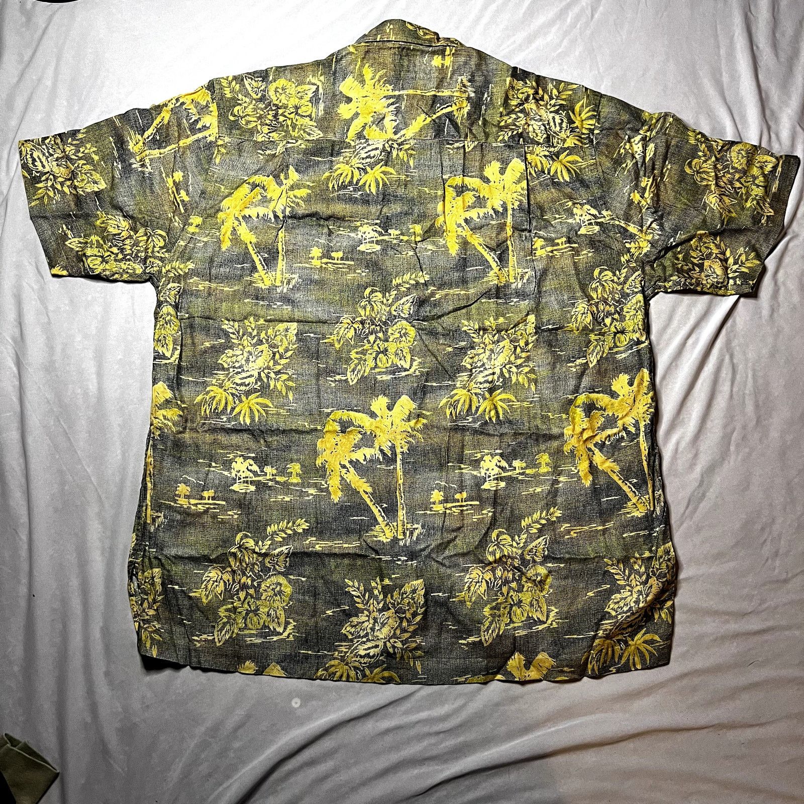 Cutter & Buck Cutter & Buck Men's Hawaiian Button-Up Shirt, Medium, NWT Size US M / EU 48-50 / 2 - 2 Thumbnail