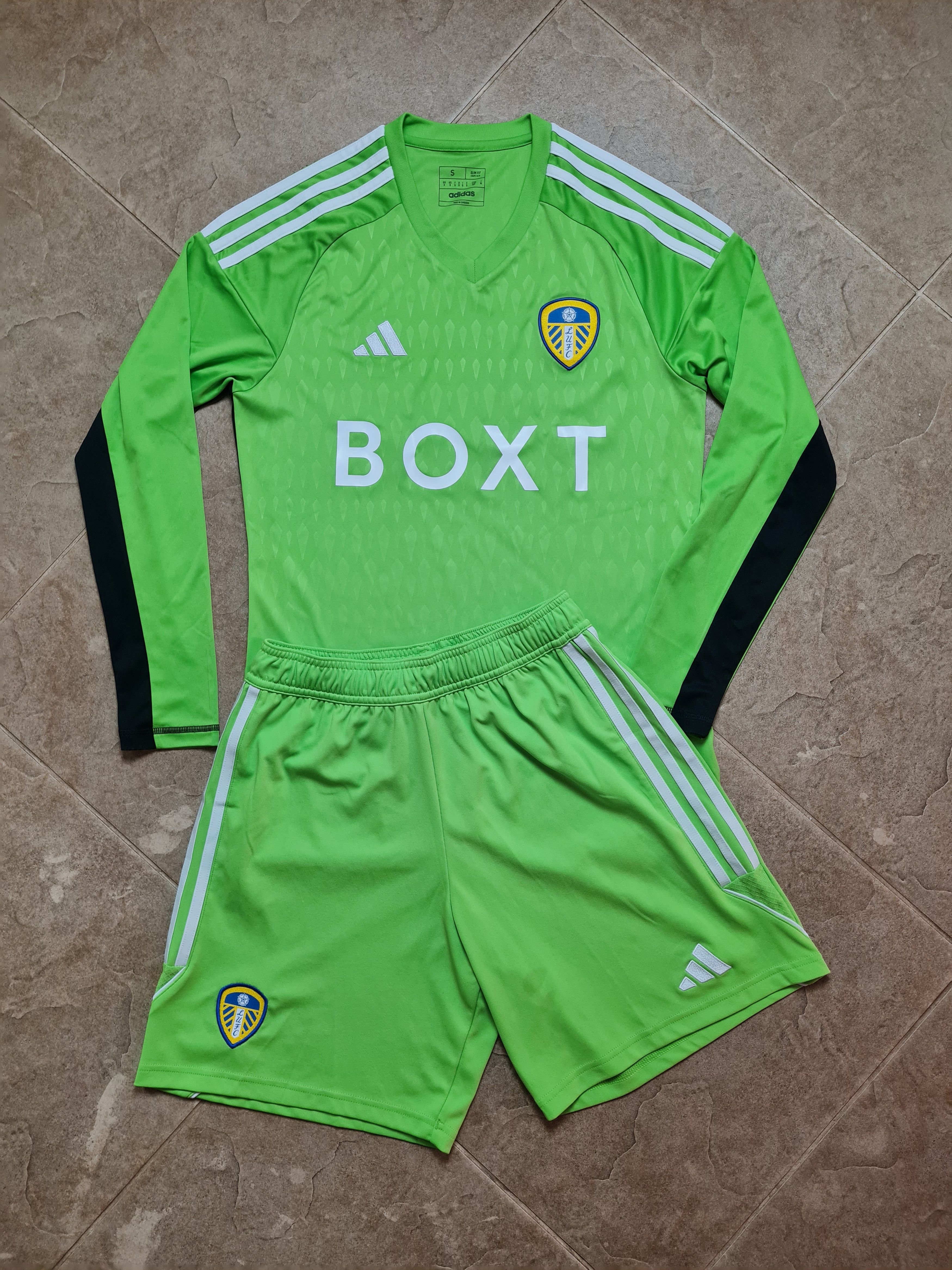 Adidas Leeds United Goalkeeper Adidas Long Sleeve Jersey & Shorts Size US S / EU 44-46 / 1 - 19 Thumbnail