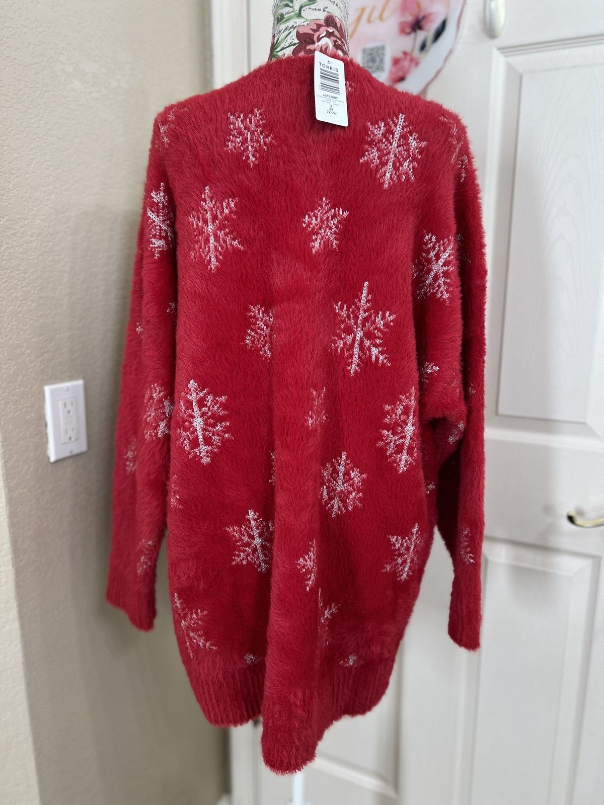 Torrid Torrid red fuzzy snowflake crewneck sweater size 3X Size 3XL / US 20-22 - 4 Thumbnail