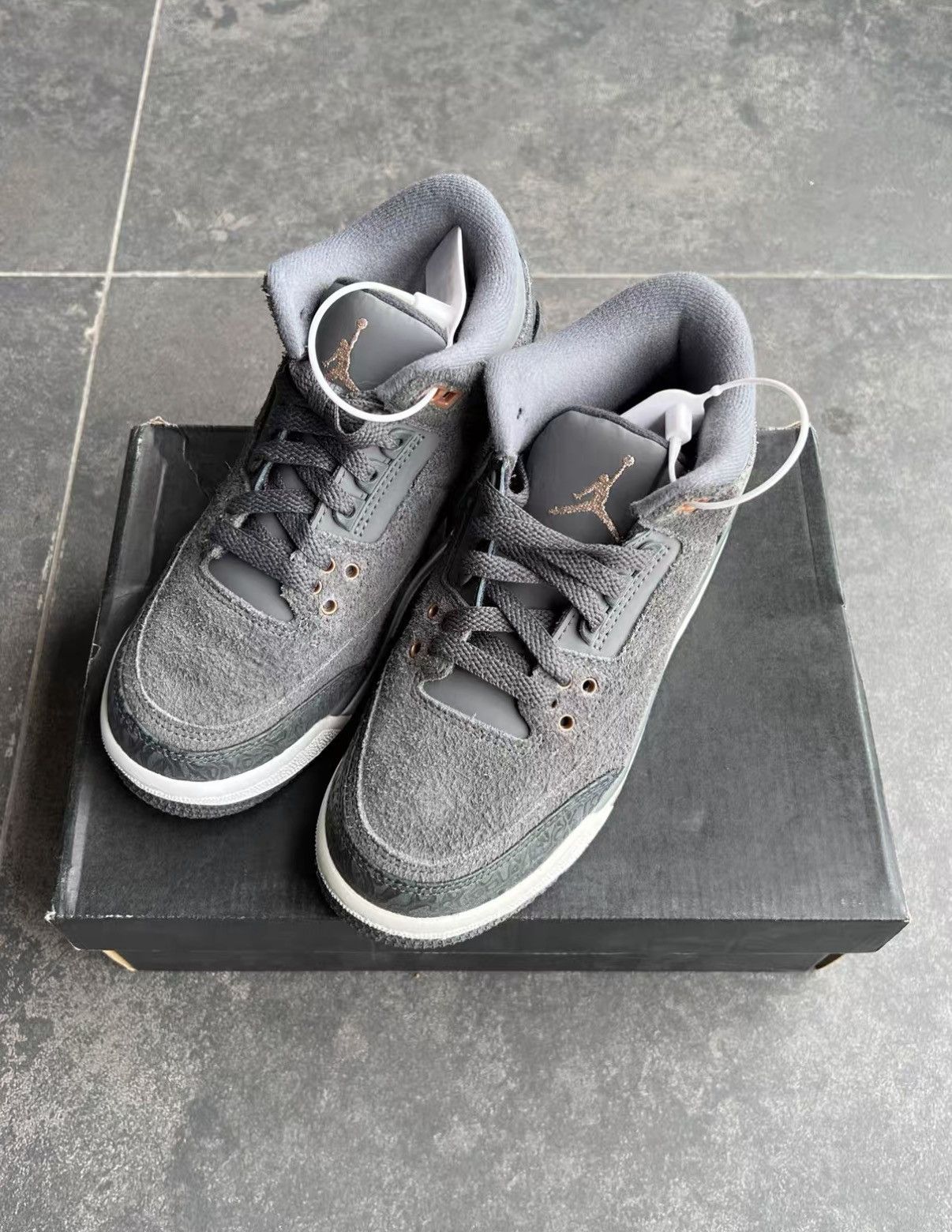 Jordan Brand Air Jordan 3 Retro Grey Suede J42 Size US 5 / IT 35 - 1 Thumbnail
