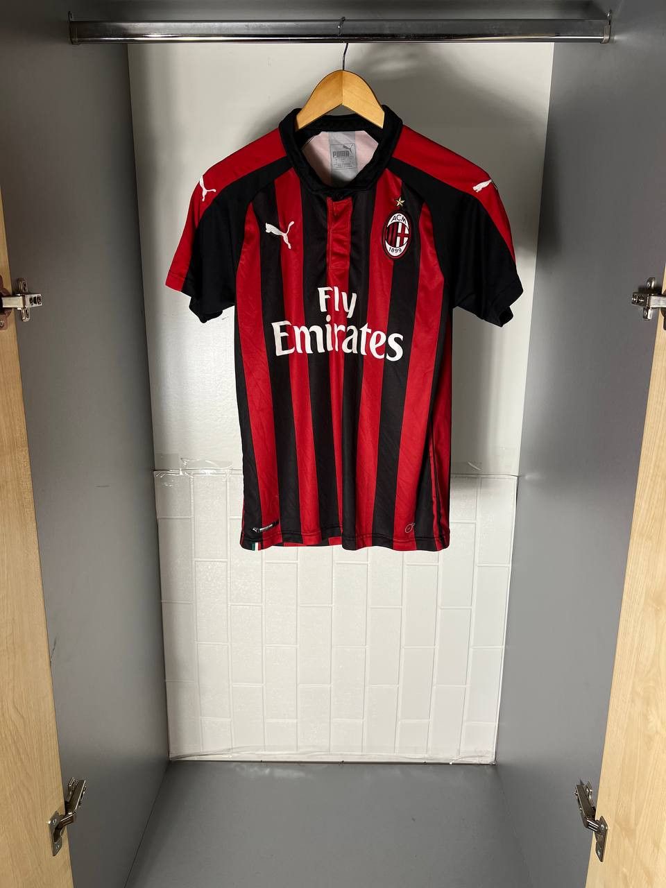 Puma VINTAGE PUMA FC MILAN INTER ITALY SOCCER JERSEY RETRO Y2K Size US S / EU 44-46 / 1 - 1 Thumbnail