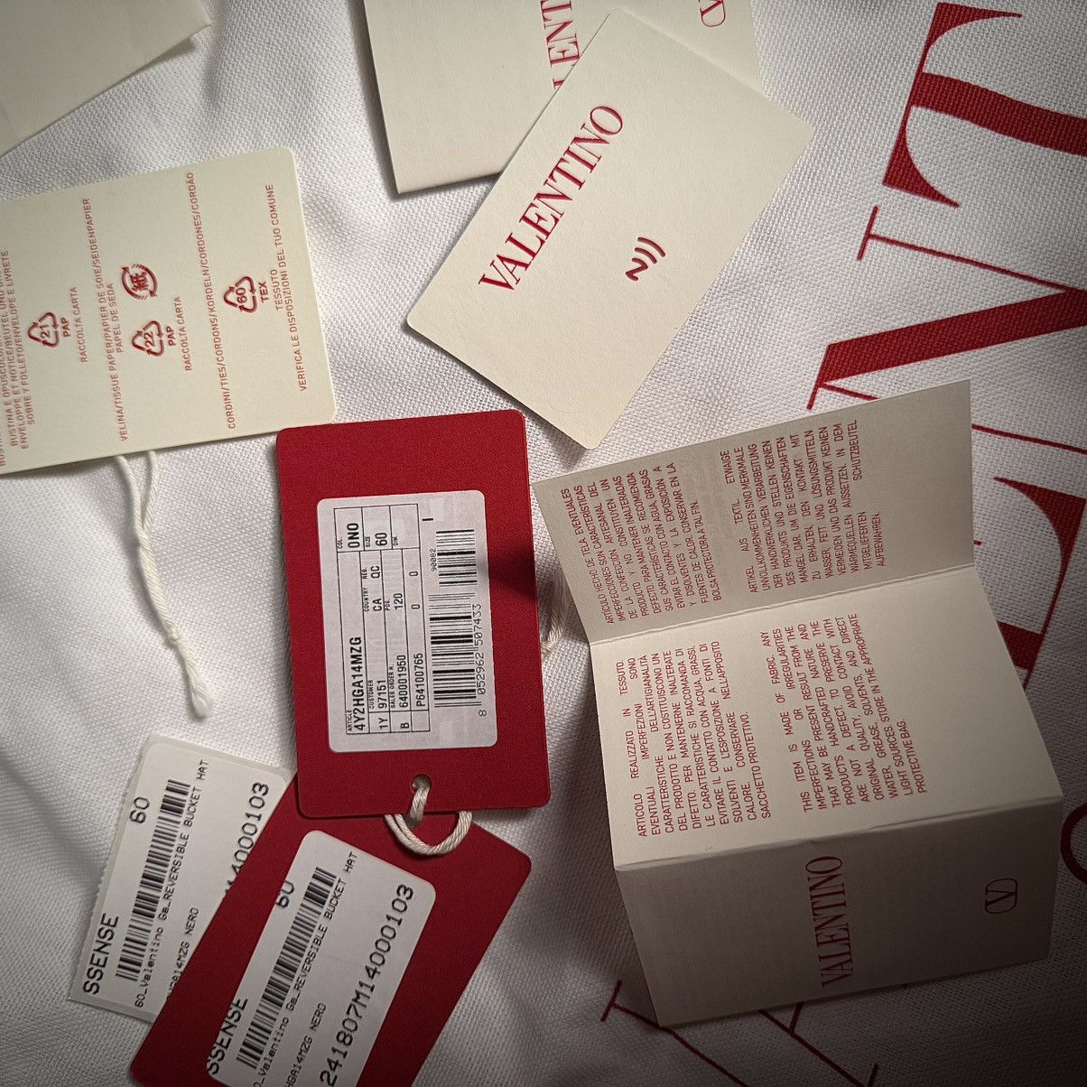 Valentino Toile reversible nylon bucket hat Size ONE SIZE - 7 Thumbnail