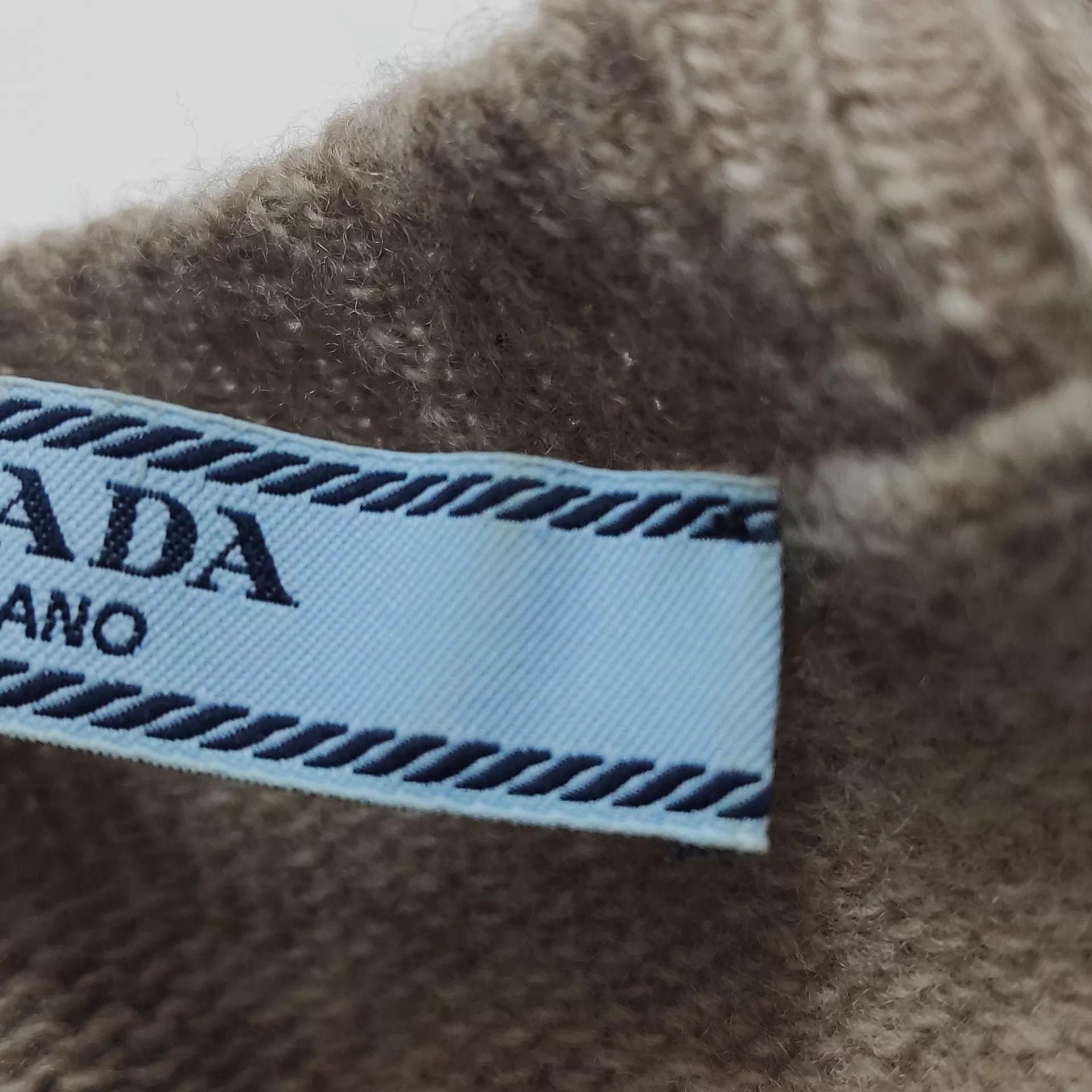 Prada Prada Women's button-up sweaters Size XS / US 0-2 / IT 36-38 - 6 Thumbnail