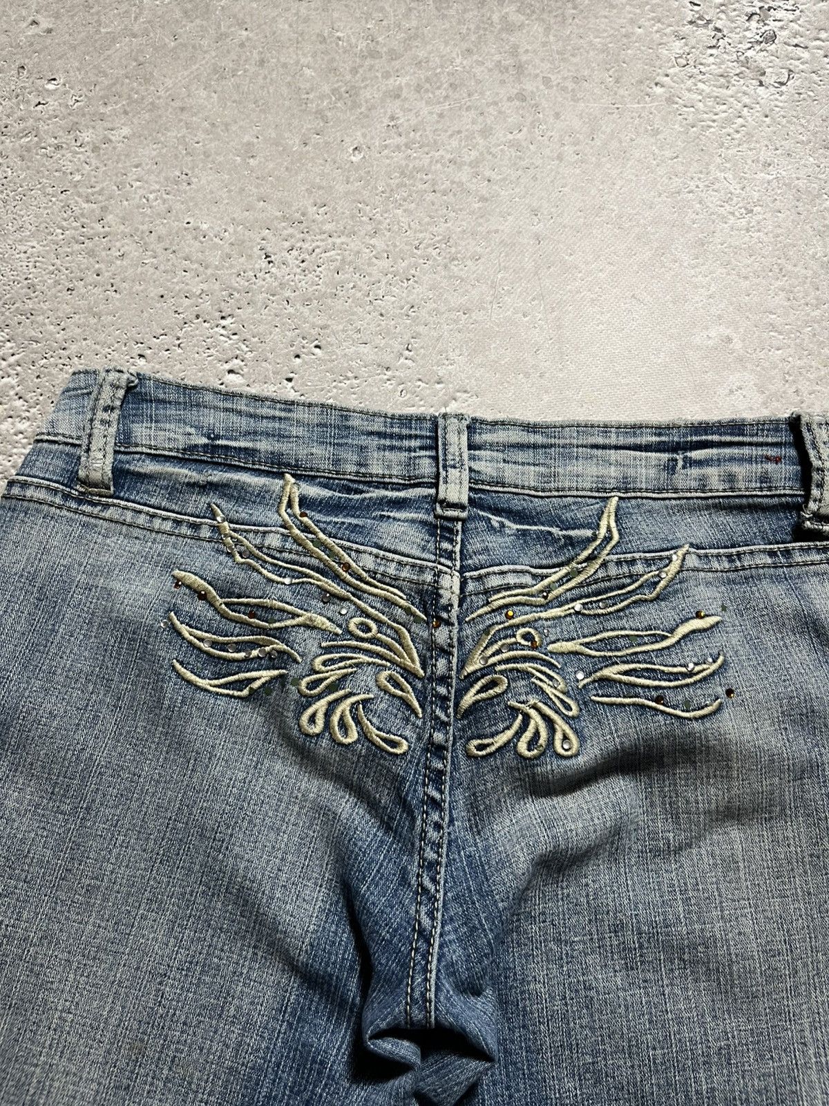 Vintage Y2K Flared Jeans Pants with Rhinestone Embroidered Back Size 30" / US 8 / IT 44 - 7 Thumbnail