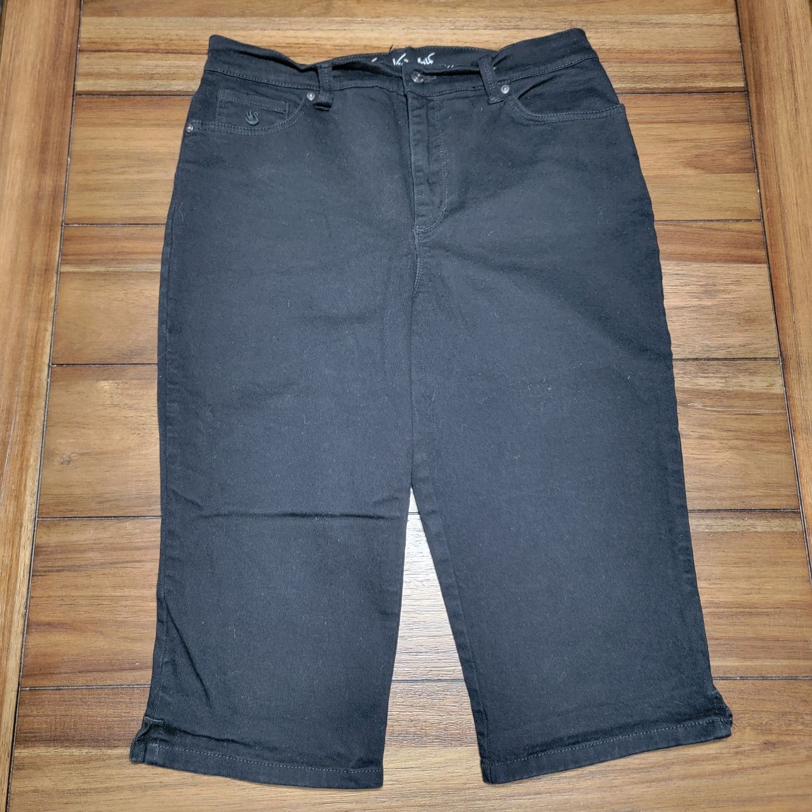 Gloria Vanderbilt Gloria Vanderbilt All Slimming Amanda Skimmer Capris - 10 Size 31" - 1 Thumbnail