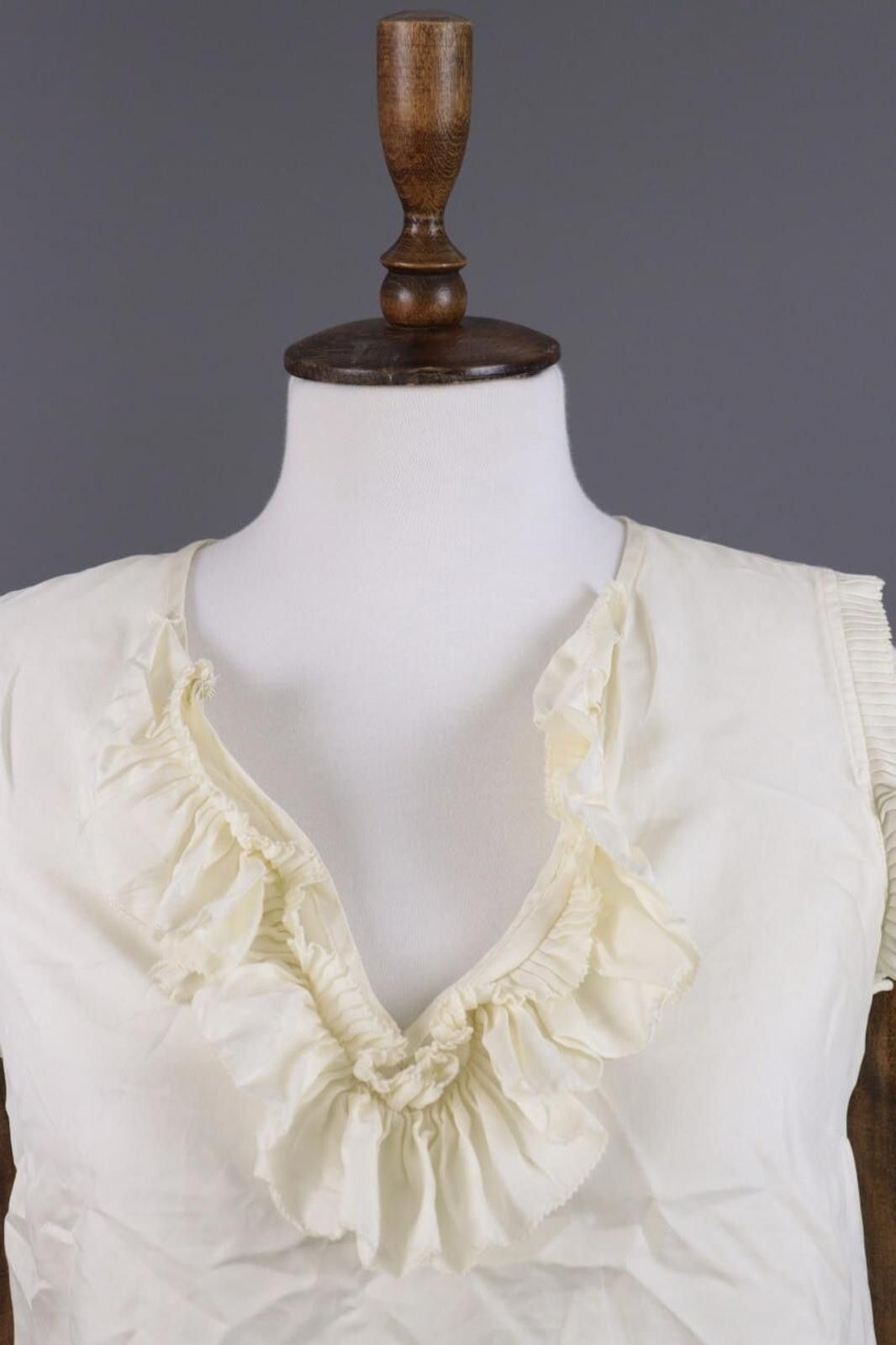 J.Crew J.Crew Beige 100% Silk Sleeveless Jabot Shirt Size 2 / XS Size XS / US 0-2 / IT 36-38 - 5 Thumbnail