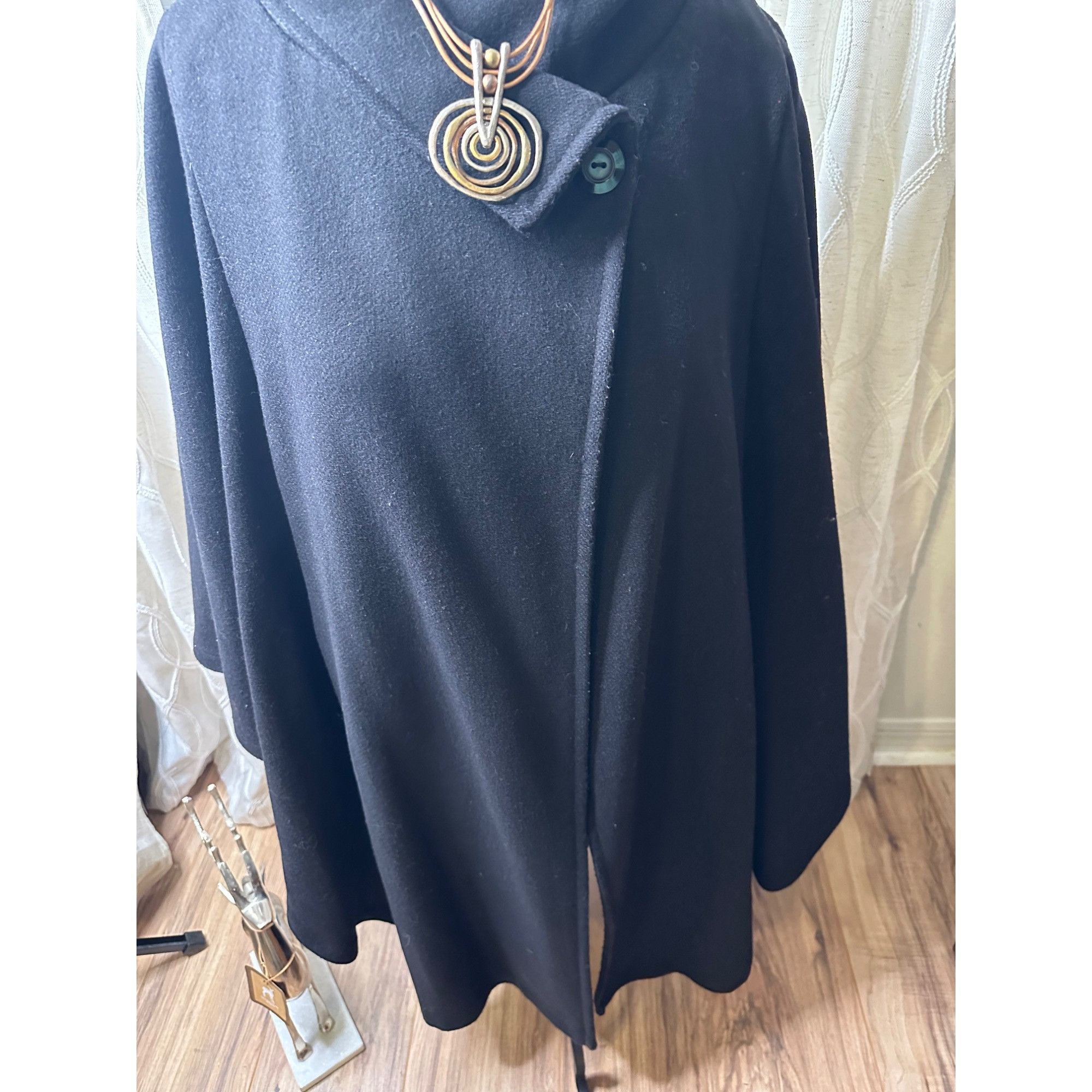 Vintage Vtg Black Wool Blend Cape Coat Button Closure Woman’s XL Ove Size ONE SIZE - 5 Thumbnail