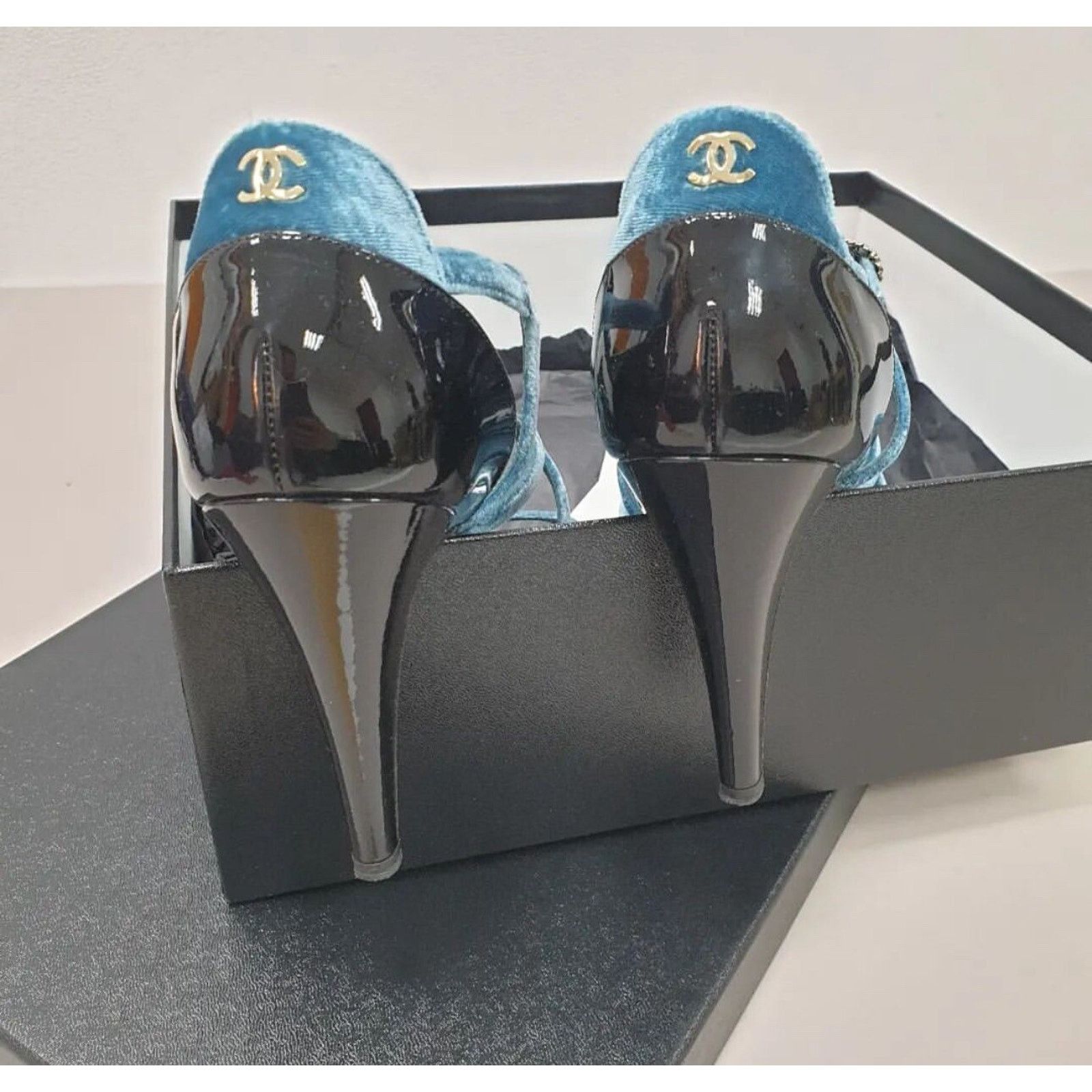 Chanel Chanel Blue Velvet Sandals Sz.38 Size US 7 / IT 37 - 5 Thumbnail
