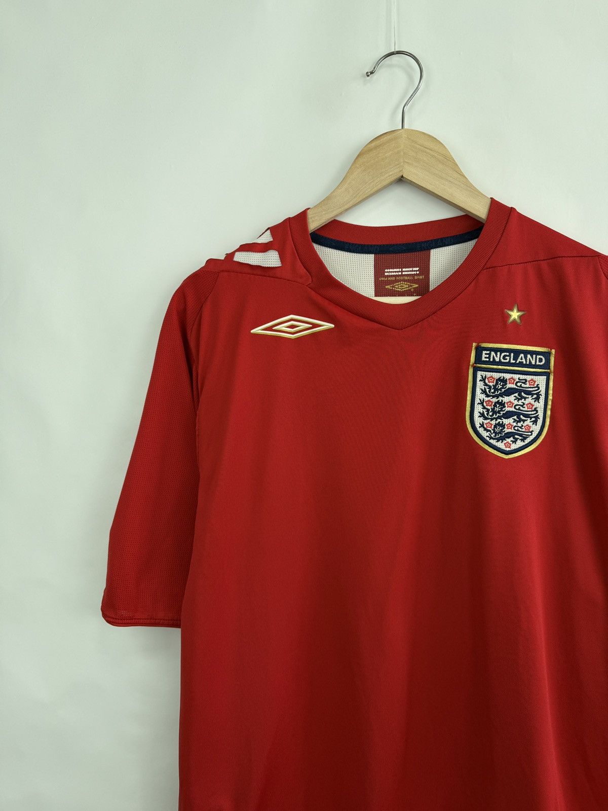 Umbro 🏴󠁧󠁢󠁥󠁮󠁧󠁿 Vintage 2006 England Umbro Soccer Jersey Training T-Shirt Size US L / EU 52-54 / 3 - 2 Thumbnail