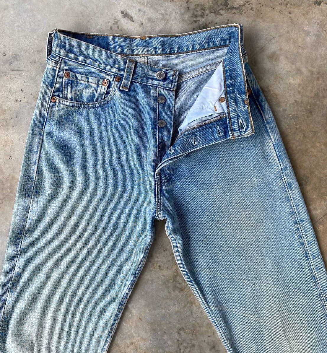 Levi's Vintage Clothing VINTAGE 90S LEVIS 501 WOMEN BLUE STONEWASH GRUNGE DENIM Size 28" / US 6 / IT 42 - 11 Thumbnail