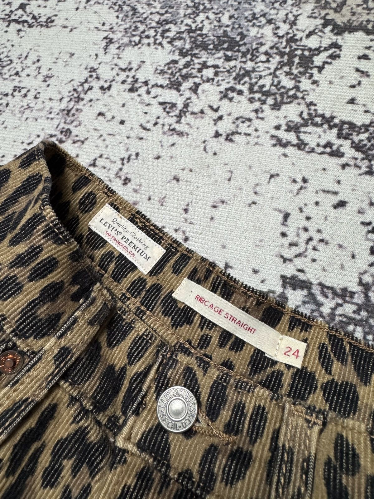 Levi's Levi's Camo Leopard Print Jeans Ribcage womens straight 24 Size US 26 / EU 42 - 5 Thumbnail