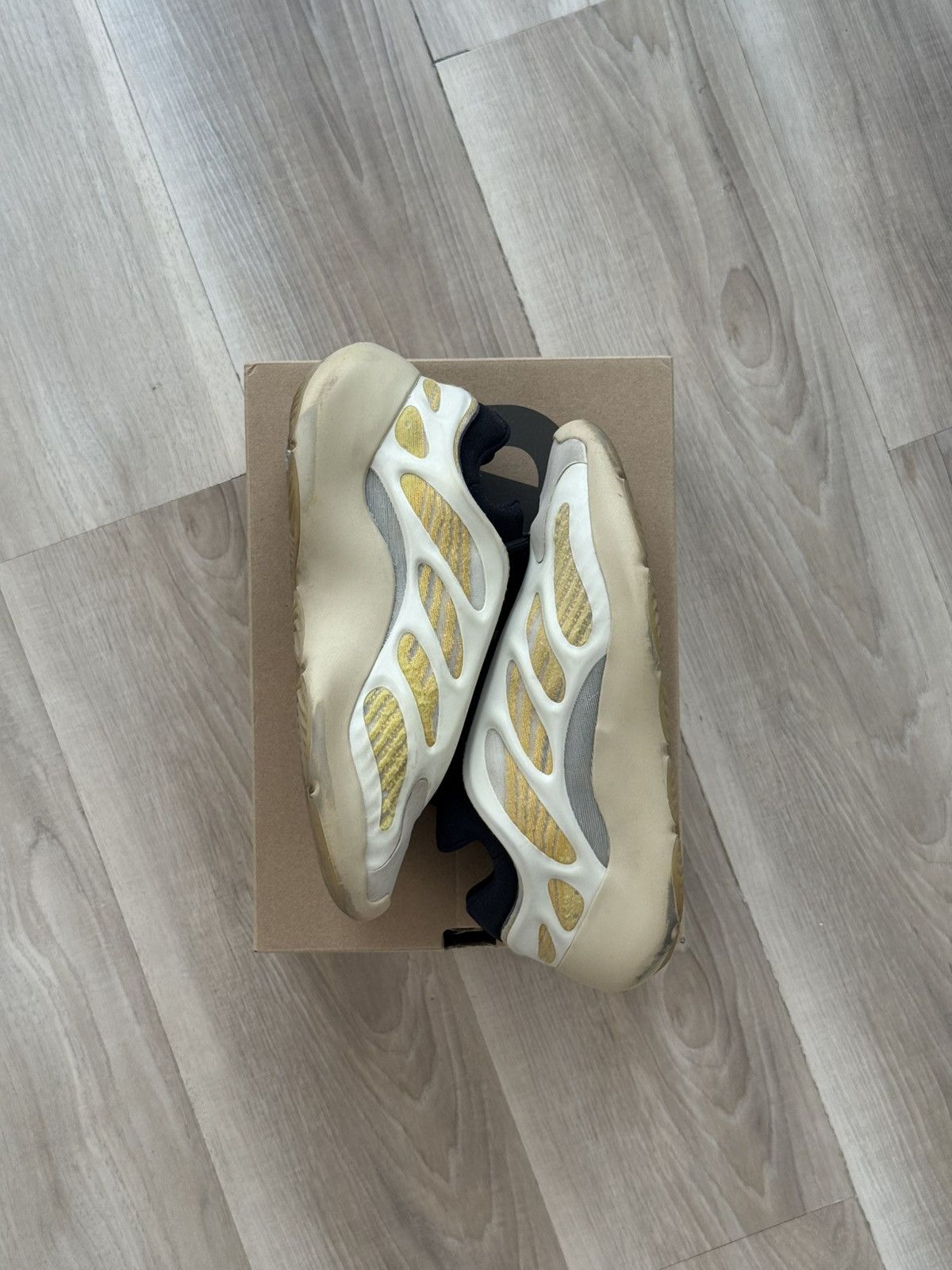 Yeezy Yeezy 700 V3 Mono Safflower Size US 9 / EU 42 - 5 Thumbnail