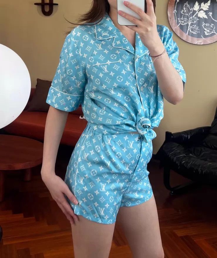 Louis Vuitton LV Blue Monogram Silk Short Sleeve Shirt 34 Size XS / US 0-2 / IT 36-38 - 4 Thumbnail