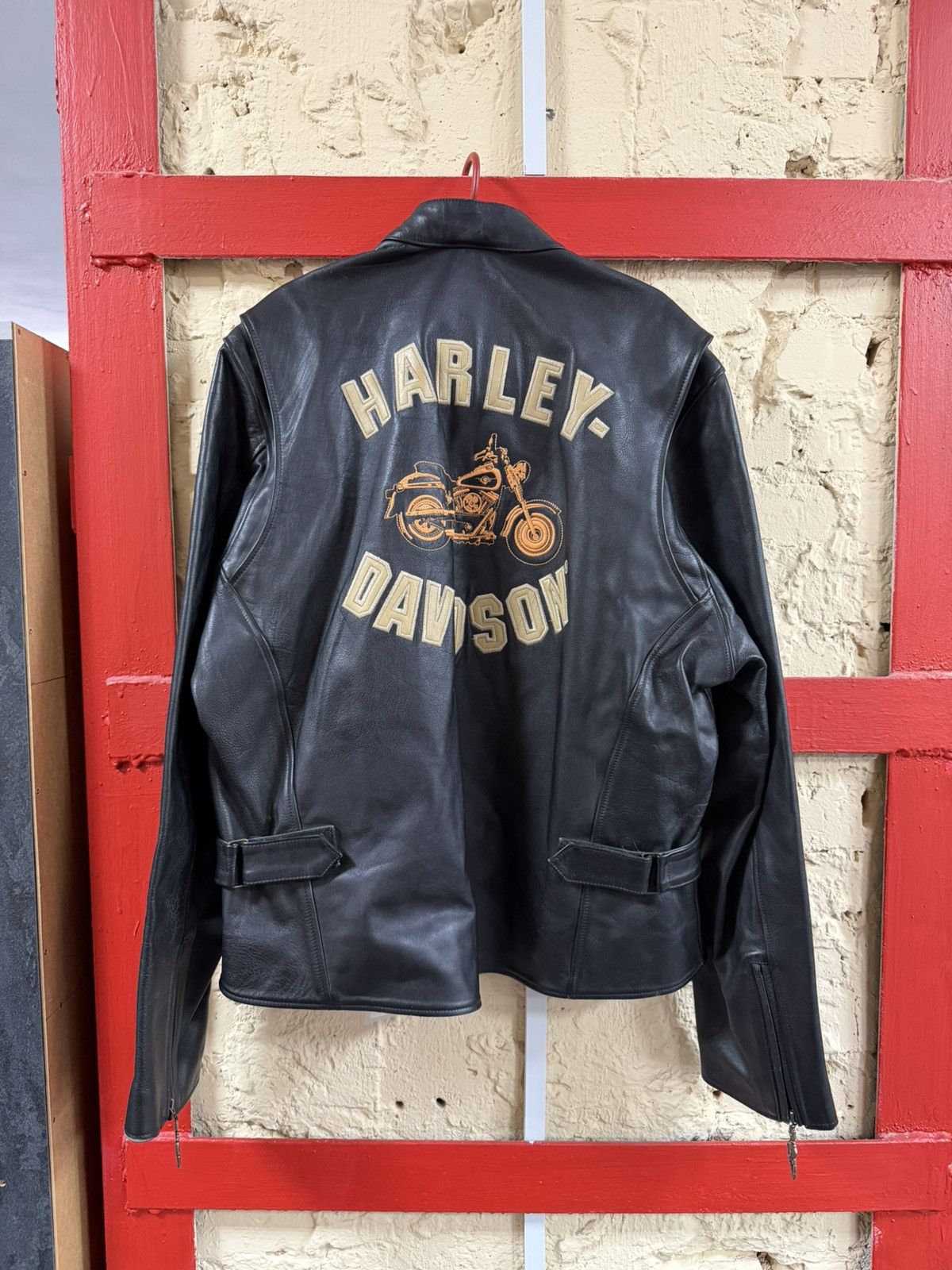 Harley Davidson Vintage Harley-Davidson Leather Jacket Big Embroidered Logo Size US XXL / EU 58 / 5 - 1 Thumbnail