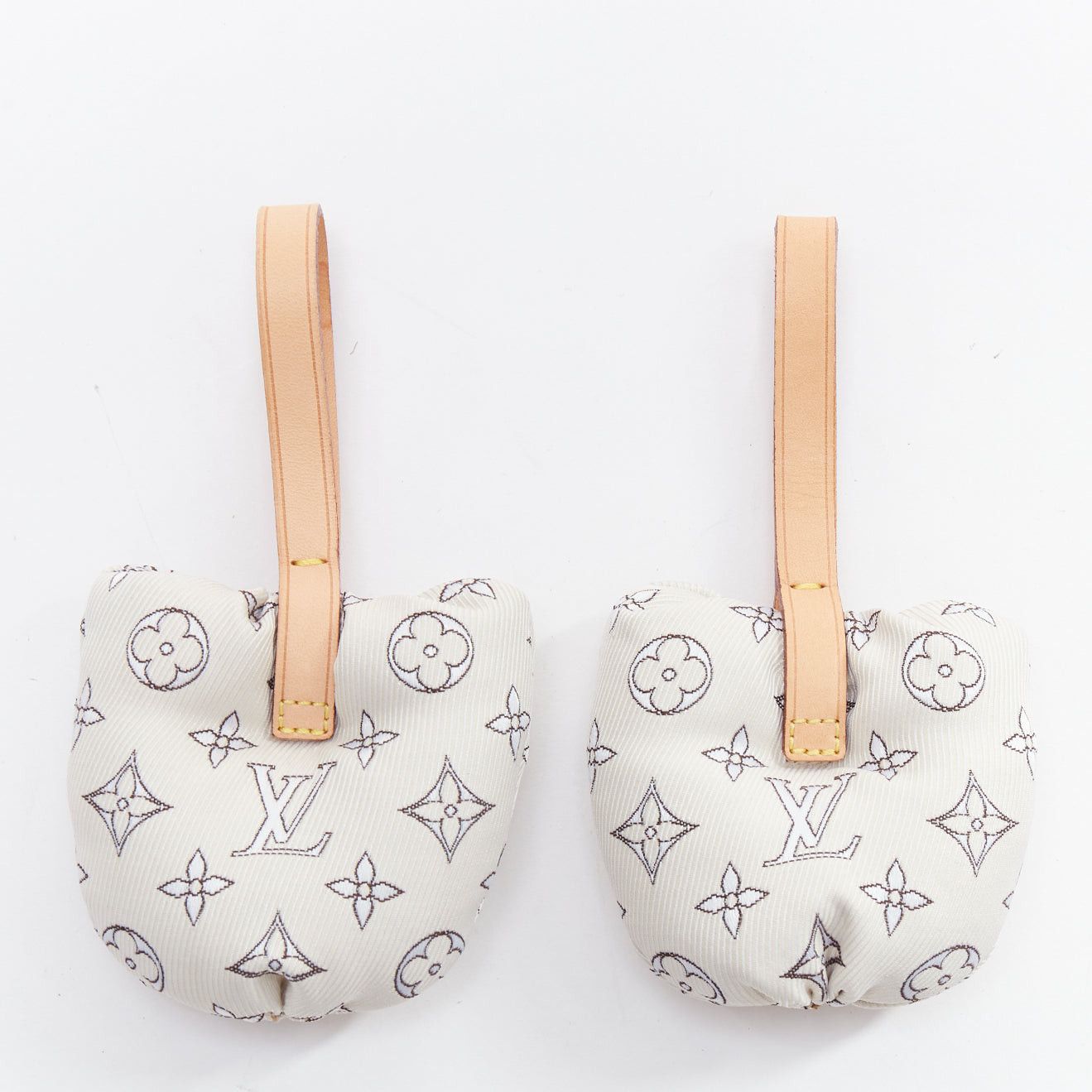 Louis Vuitton LOUIS VUITTON cream fabric LV monogram travel shoe horn Size ONE SIZE - 1 Thumbnail