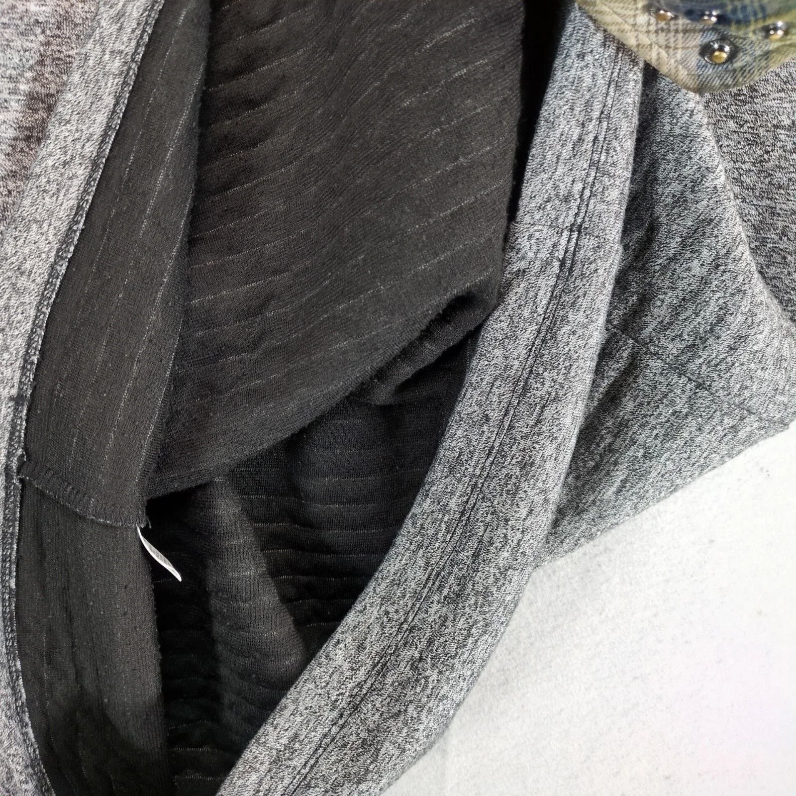 Lou & Grey Lou & Grey Quilted Knit Sheath Dress Sz S Gray & Black Size S / US 4 / IT 40 - 9 Thumbnail