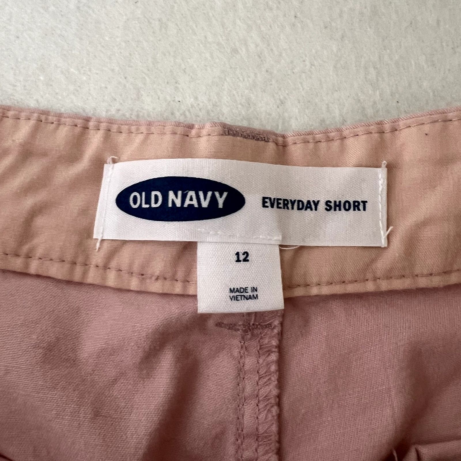 Old Navy Old Navy Everyday Short Pink Flower Shorts Size 34" / US 12 / IT 48 - 4 Thumbnail