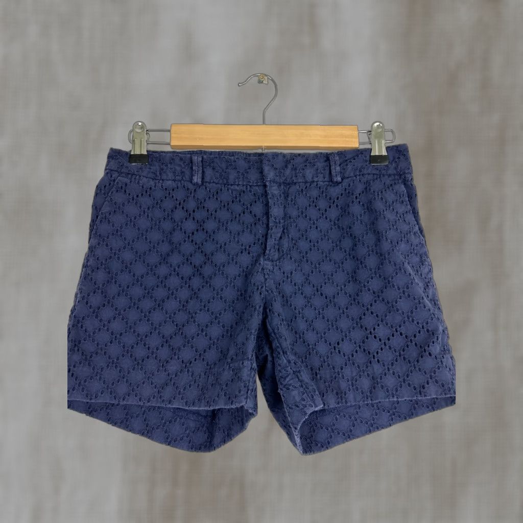 Banana Republic Banana Republic Shorts Navy Blue Eye-lit Petite 0 Chino Summer 28x4 Mid-rise Womens Size 25" / US 0 / IT 36 - 1 Thumbnail