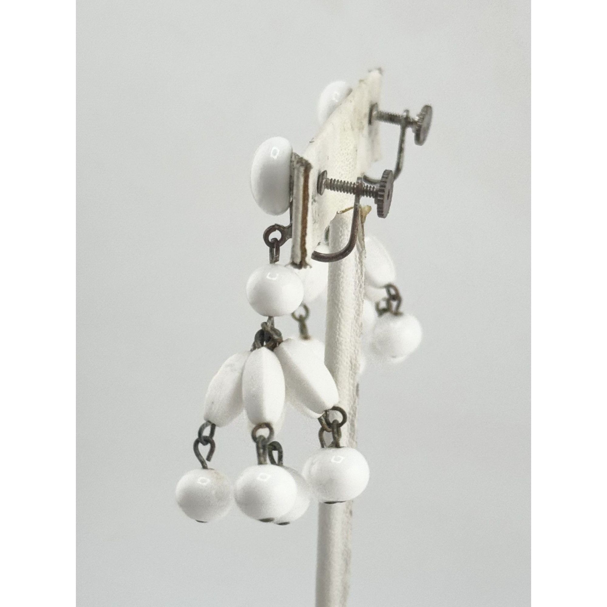 Vintage vintage white milk glass tassel screw back earrings Size ONE SIZE - 3 Thumbnail
