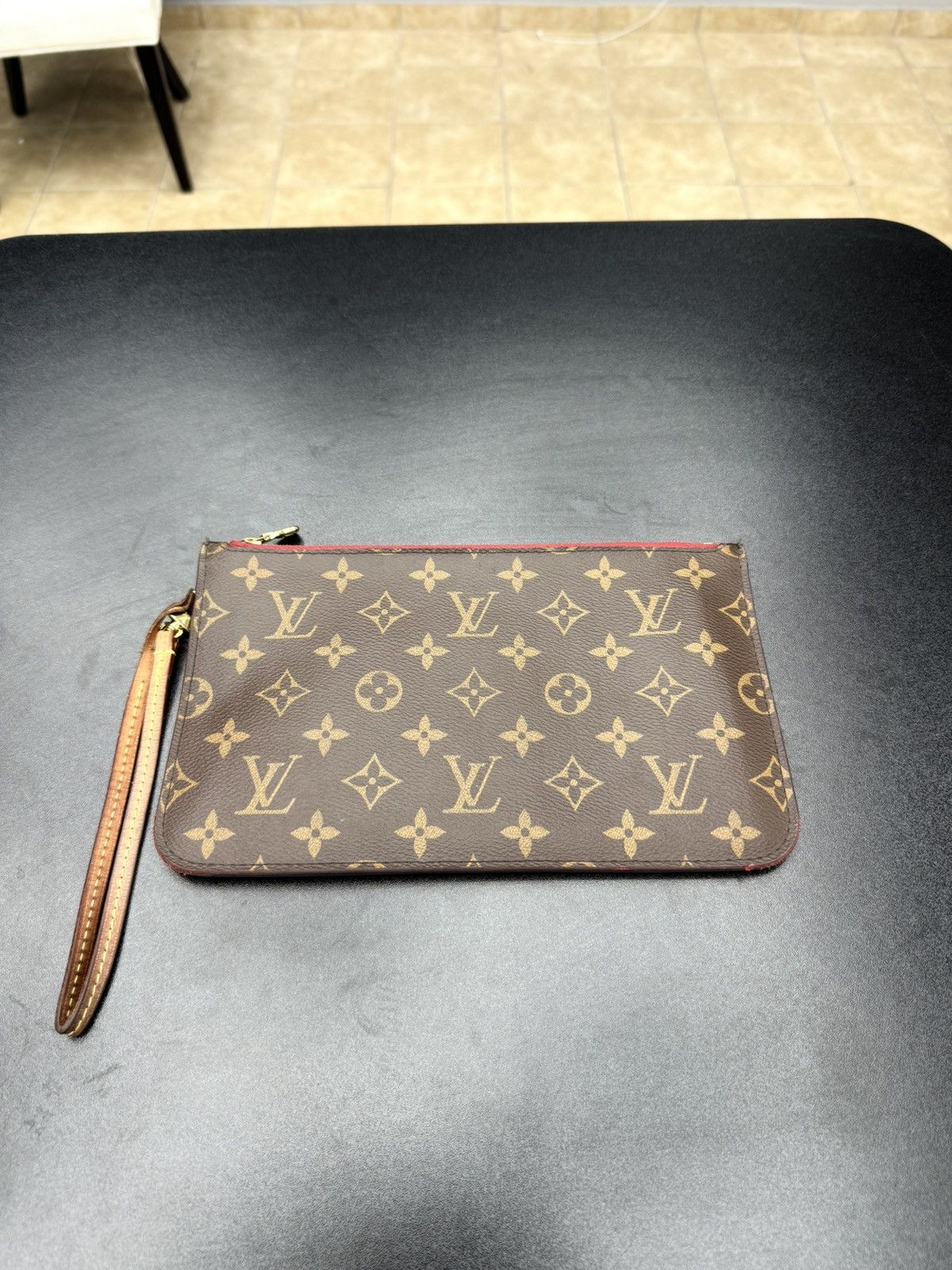 Louis Vuitton Louis Vuitton Neverfull MM Pouch wristlet wallet Size ONE SIZE - 1 Thumbnail