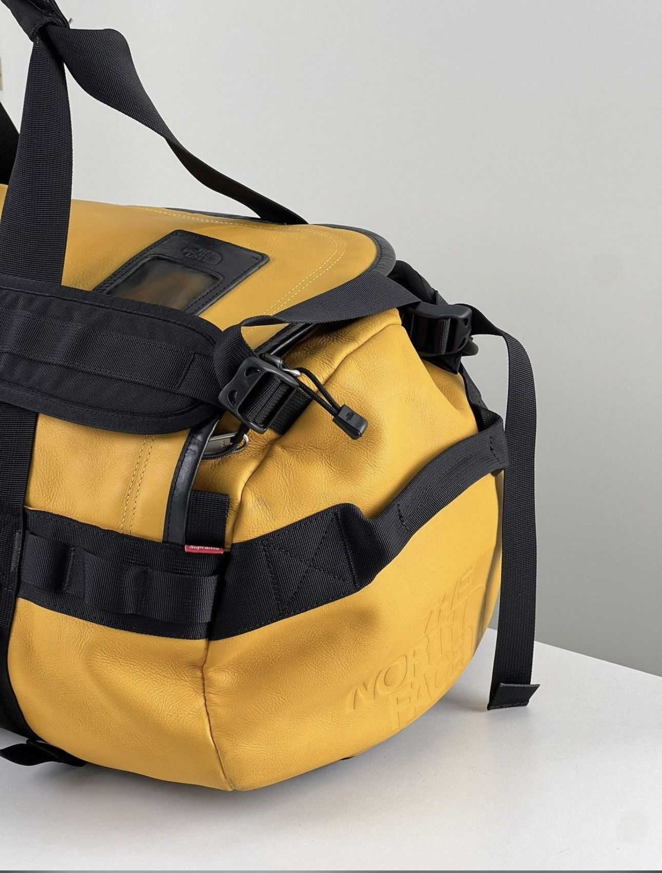 Supreme × The North Face FW17 Supreme North Face Leather Base Camp Duffle Bag Size ONE SIZE - 9 Thumbnail