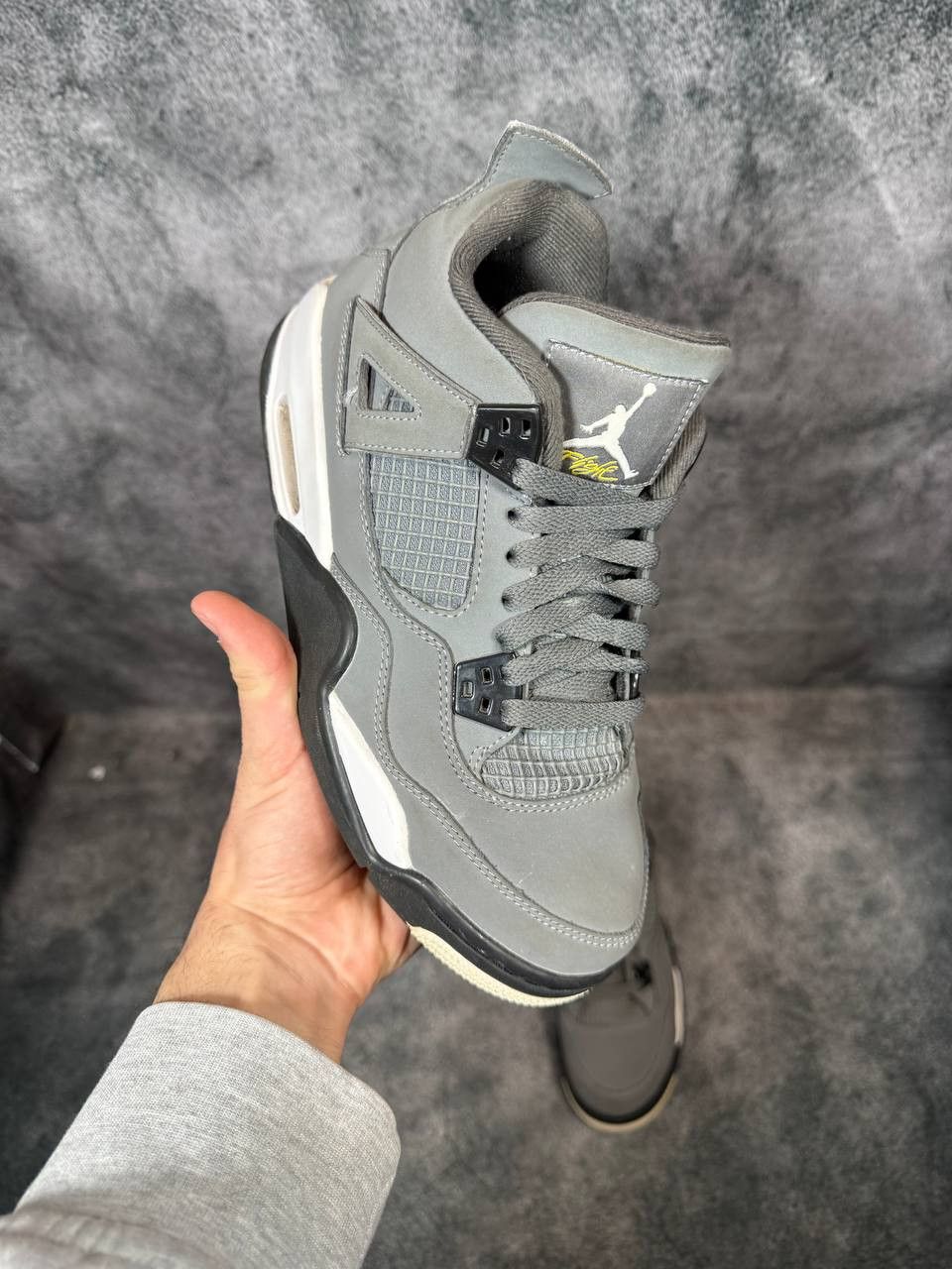 Jordan Brand Size 6.5Y | Jordan 4 Cool Gray No Box | Pre-Owned Size US 6.5 / EU 39-40 - 1 Thumbnail