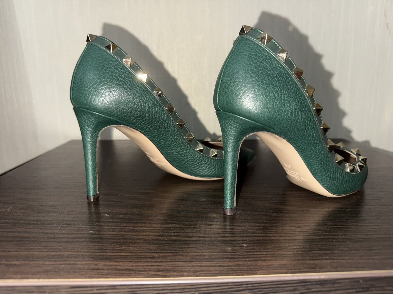 Valentino Valentino Garavani Rockstud leather heels green Size US 4.5 / IT 34.5 - 5 Thumbnail