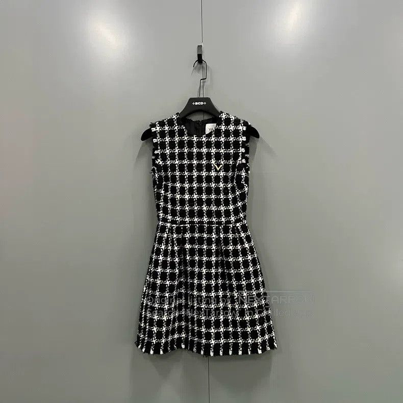 Valentino Valentino Plaid tweed sleeveless A-side dress Size S / US 4 / IT 40 - 1 Thumbnail