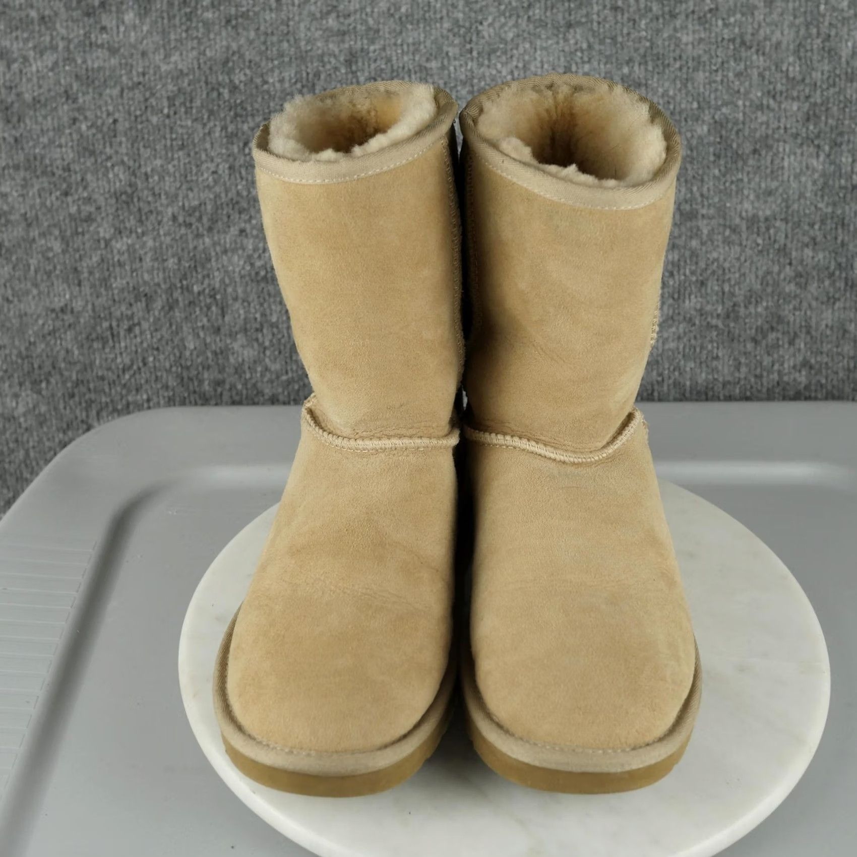 Ugg UGG Australia Classic Short Boots Womens US 7 Beige Suede Sheepskin Lined Winter Casual Shoes Mens? Size 28" / US 6 / IT 42 - 3 Thumbnail